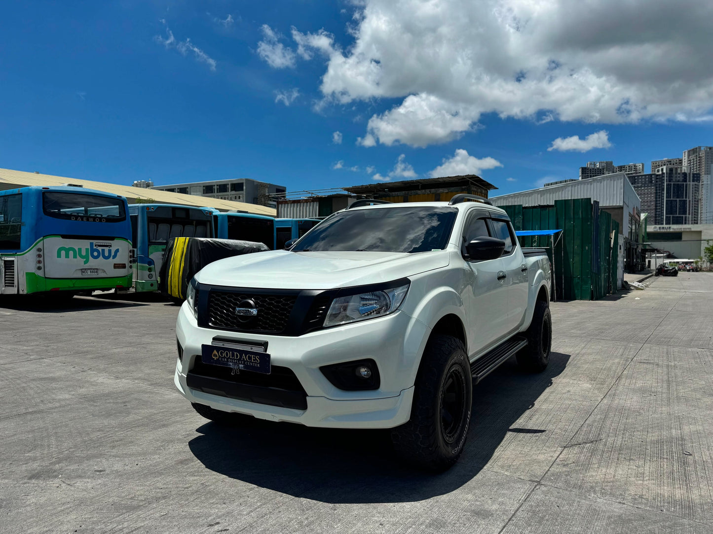 2018 NISSAN NAVARA 2.5L 4X2 SV AUTOMATIC TRANSMISSION Gold Aces Car Display Center
