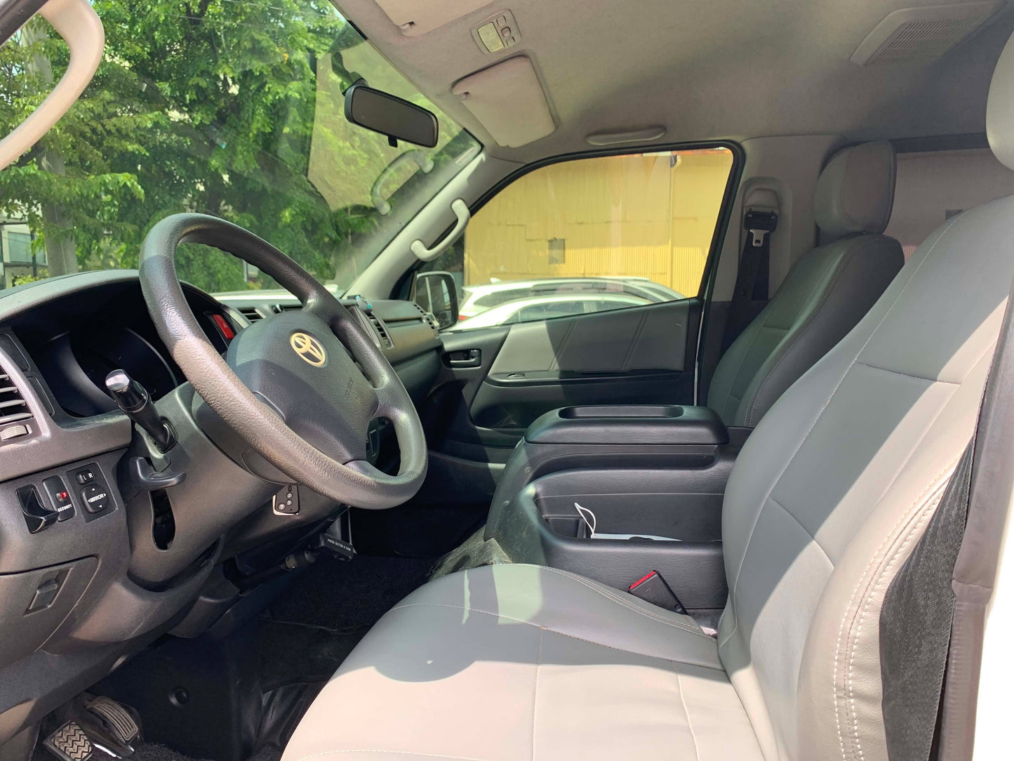 2013 TOYOTA HIACE SUPER GRANDIA 2.8L DSL AUTOMATIC TRANSMISSION Gold Aces Car Display Center