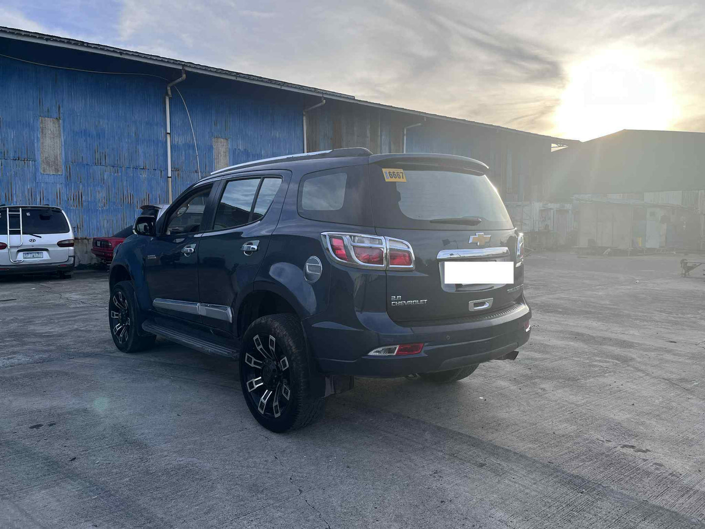 2017 CHEVROLET TRAILBLAZER 2.8L 4X2 AUTOMATIC TRANSMISSION Gold Aces Car Display Center