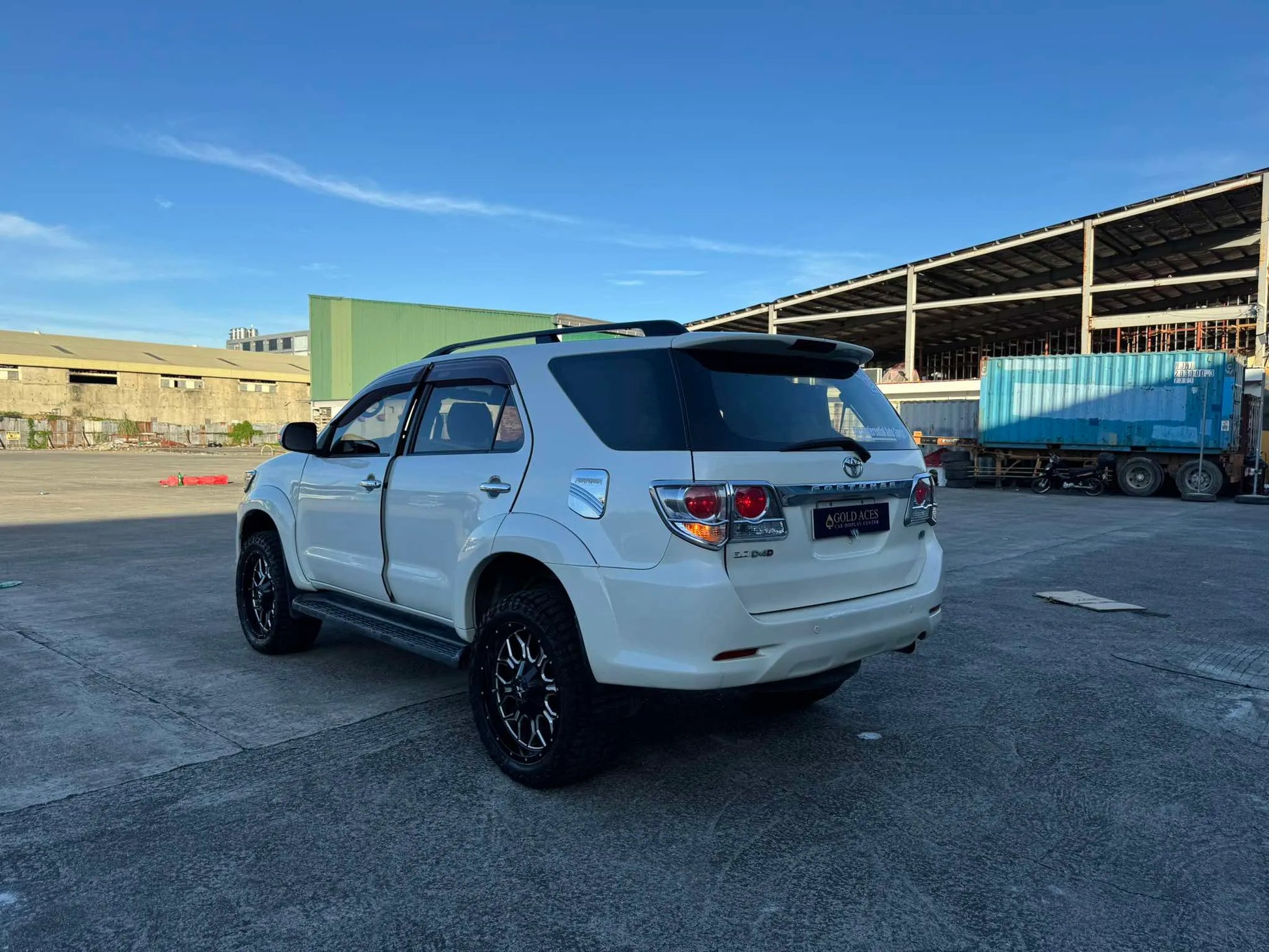 2014 TOYOTA FORTUNER 3.0L V 4X4 AUTOMATIC TRANSMISSION - Gold Aces Car Display Center