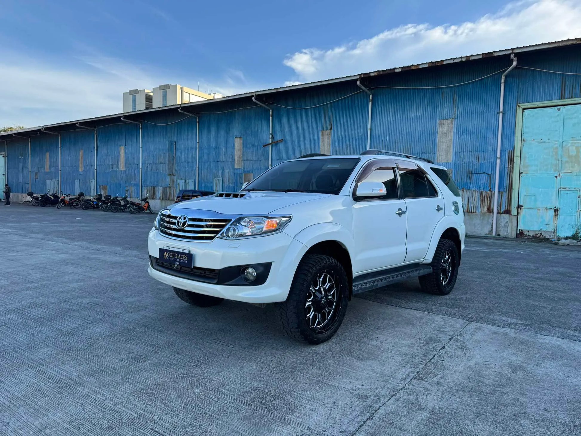 2014 TOYOTA FORTUNER 3.0L V 4X4 AUTOMATIC TRANSMISSION - Gold Aces Car Display Center