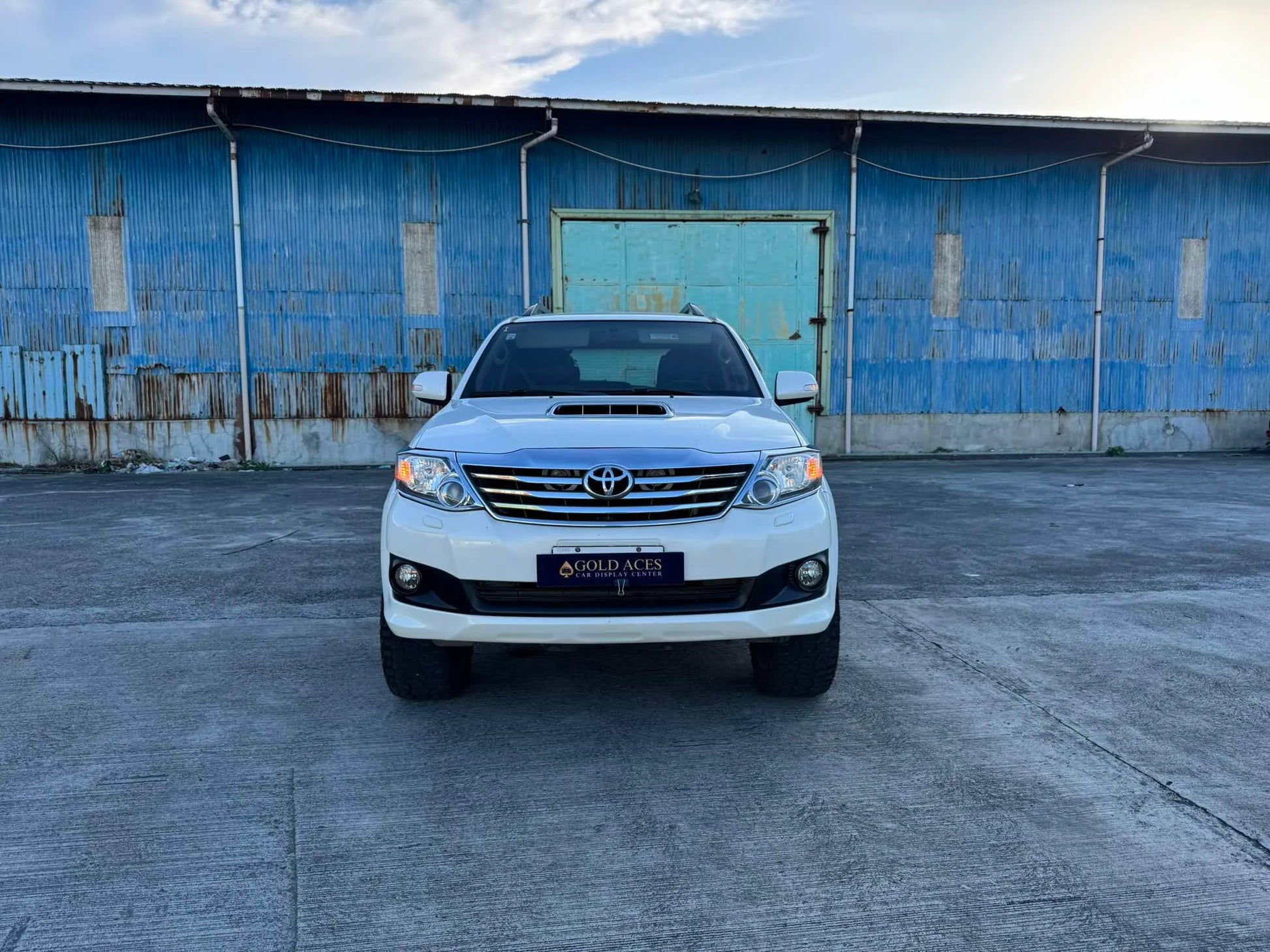 2014 TOYOTA FORTUNER 3.0L V 4X4 AUTOMATIC TRANSMISSION - Gold Aces Car Display Center
