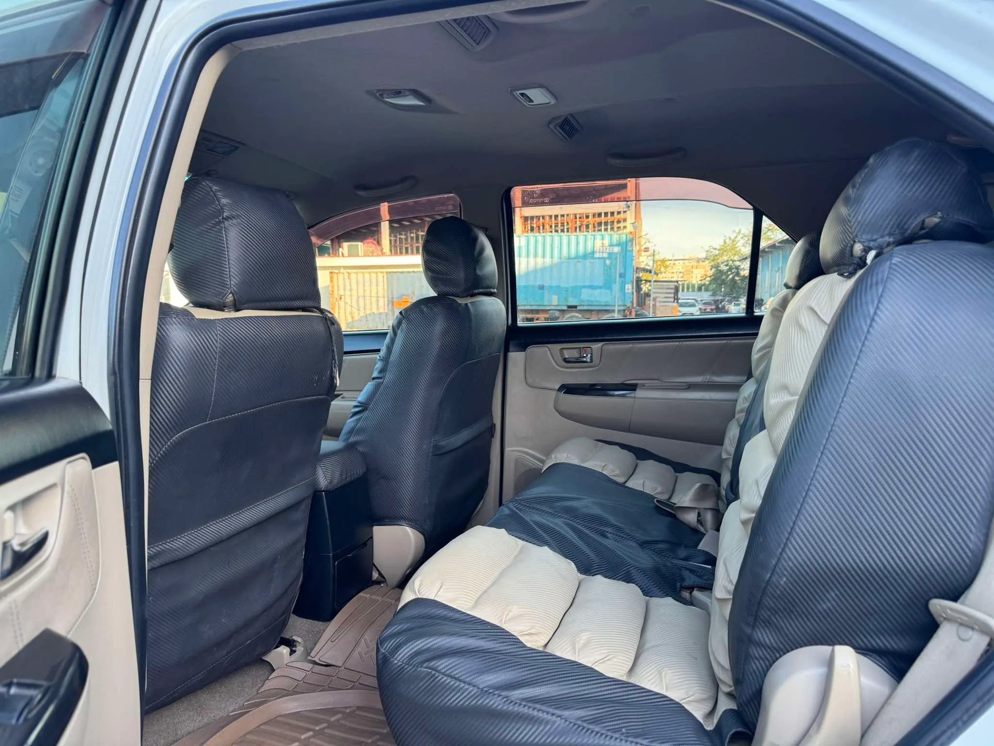 2014 TOYOTA FORTUNER 3.0L V 4X4 AUTOMATIC TRANSMISSION - Gold Aces Car Display Center