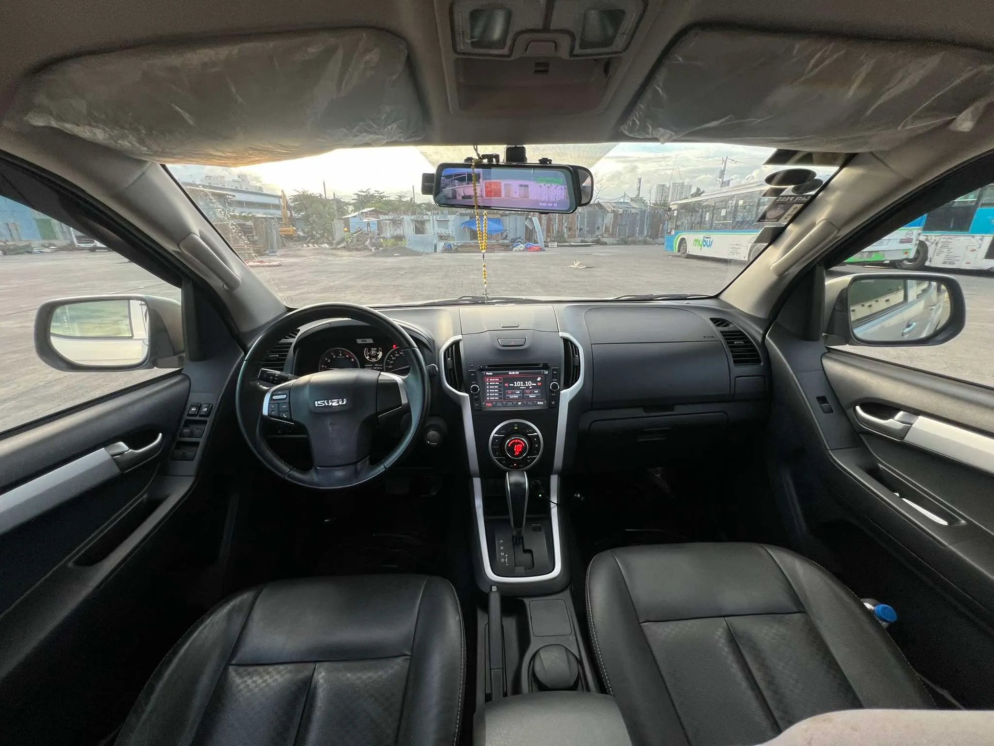 2017 ISUZU DMAX 3.0L 4X2 AUTOMATIC TRANSMISSION - Gold Aces Car Display Center
