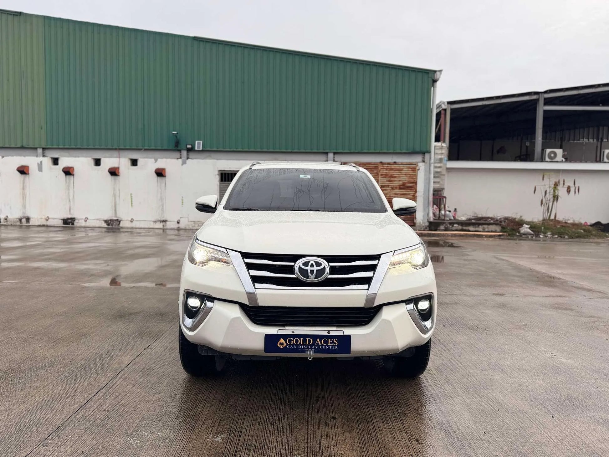 2018 TOYOTA FORTUNER V 2.4 AUTOMATIC TRANSMISSION - Gold Aces Car Display Center