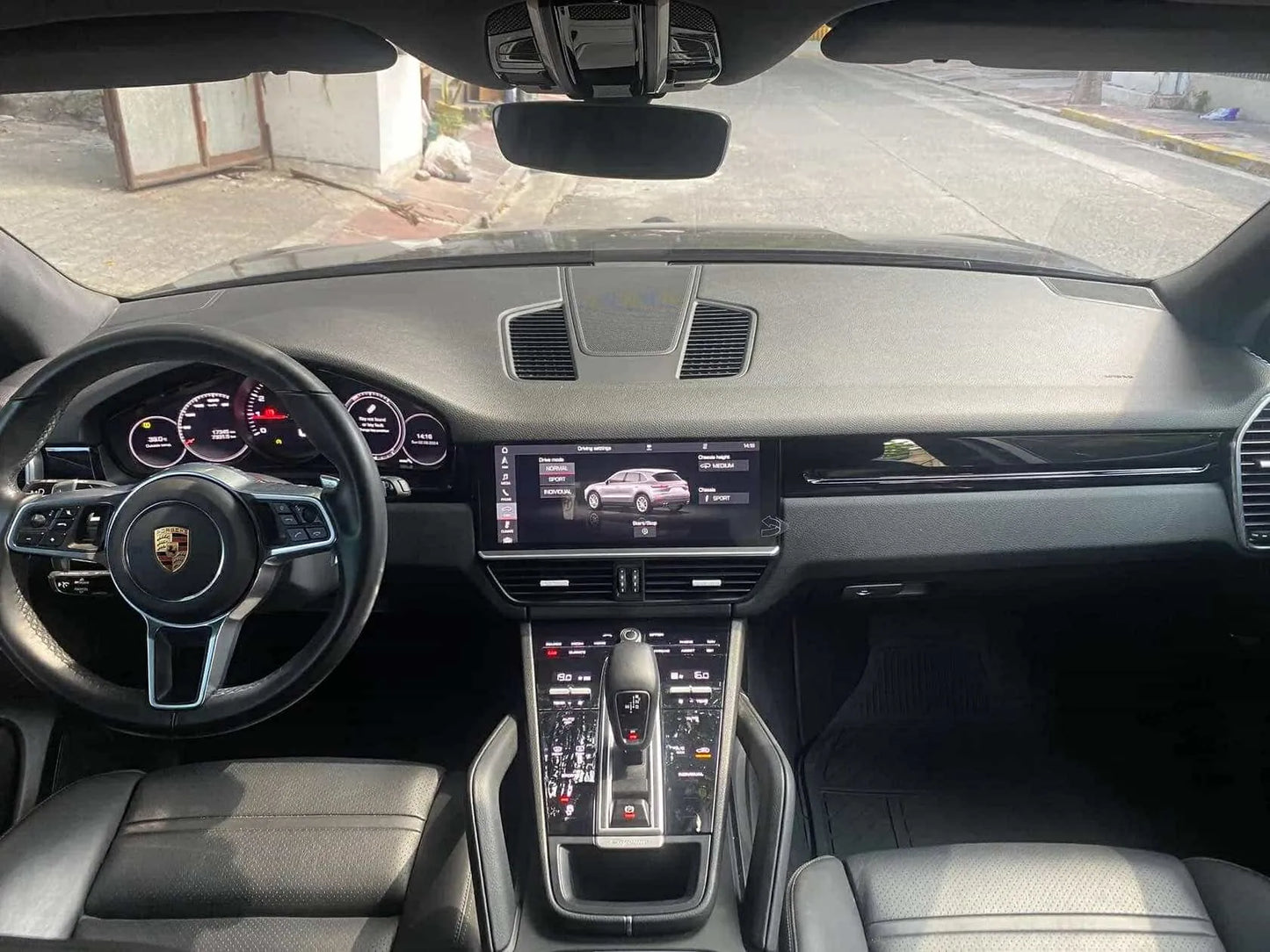 2019 PORSCHE CAYENNE 3.0L V6 GAS AUTOMATIC TRANSMISSION (17T KMS MILEAGE ONLY!) - Gold Aces Car Display Center