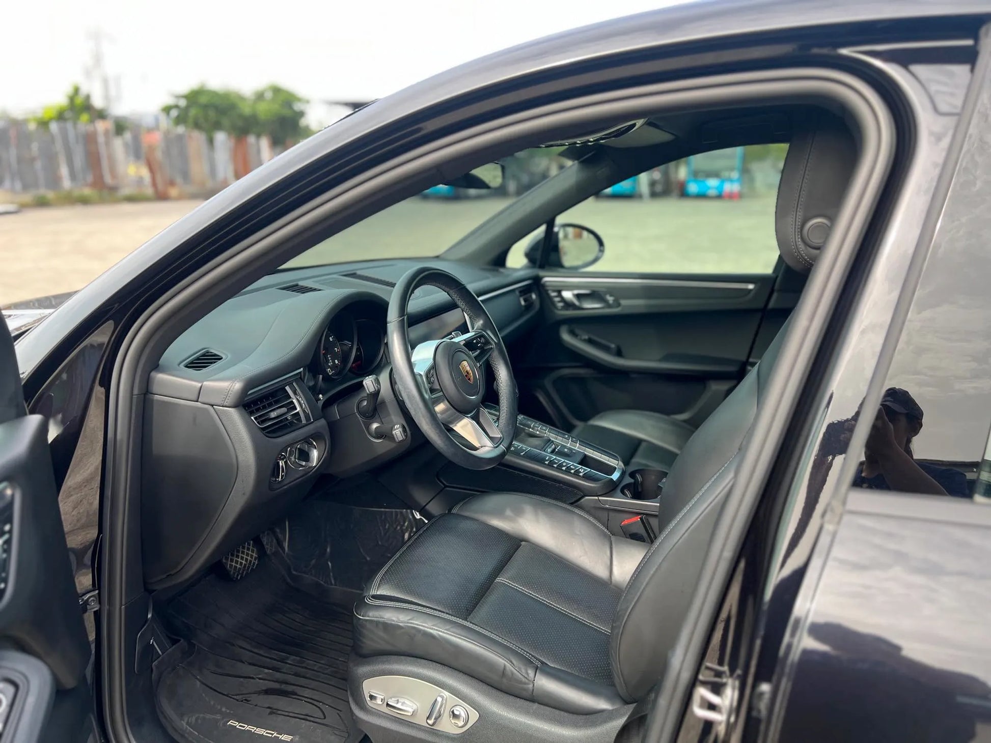 2021 PORSCHE MACAN 2.0L AUTOMATIC TRANSMISSION - Gold Aces Car Display Center