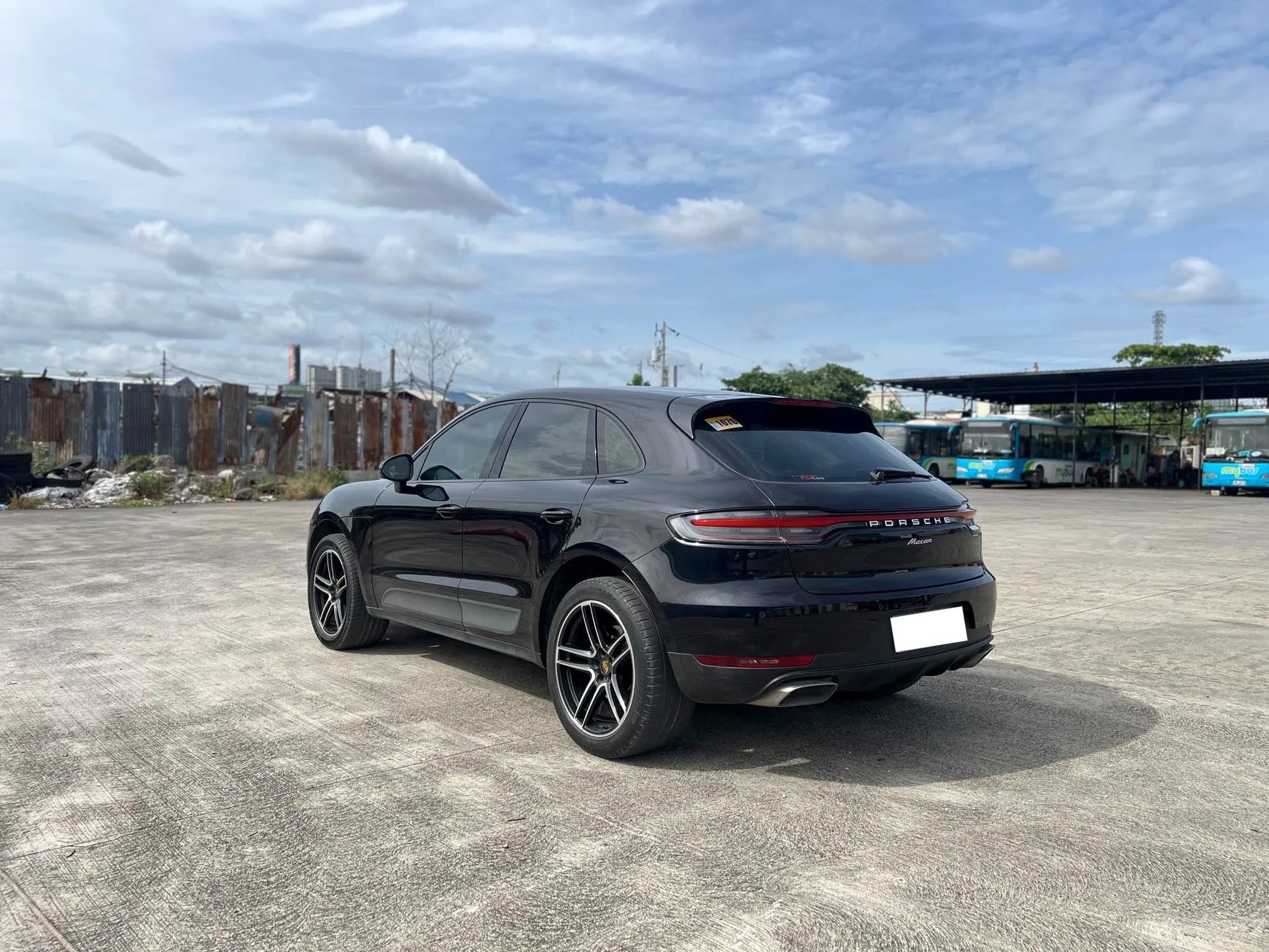 2021 PORSCHE MACAN 2.0L AUTOMATIC TRANSMISSION - Gold Aces Car Display Center