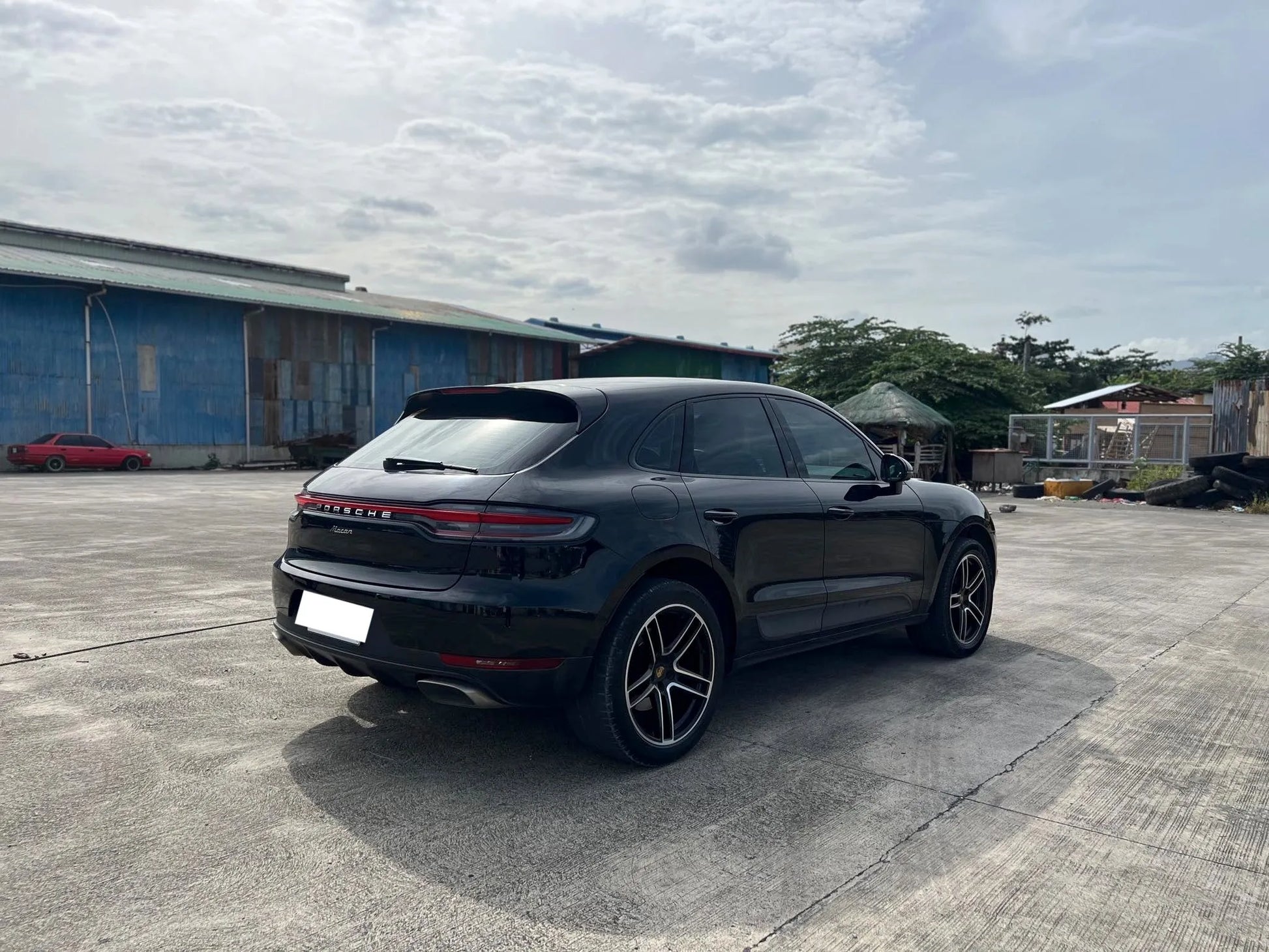 2021 PORSCHE MACAN 2.0L AUTOMATIC TRANSMISSION - Gold Aces Car Display Center
