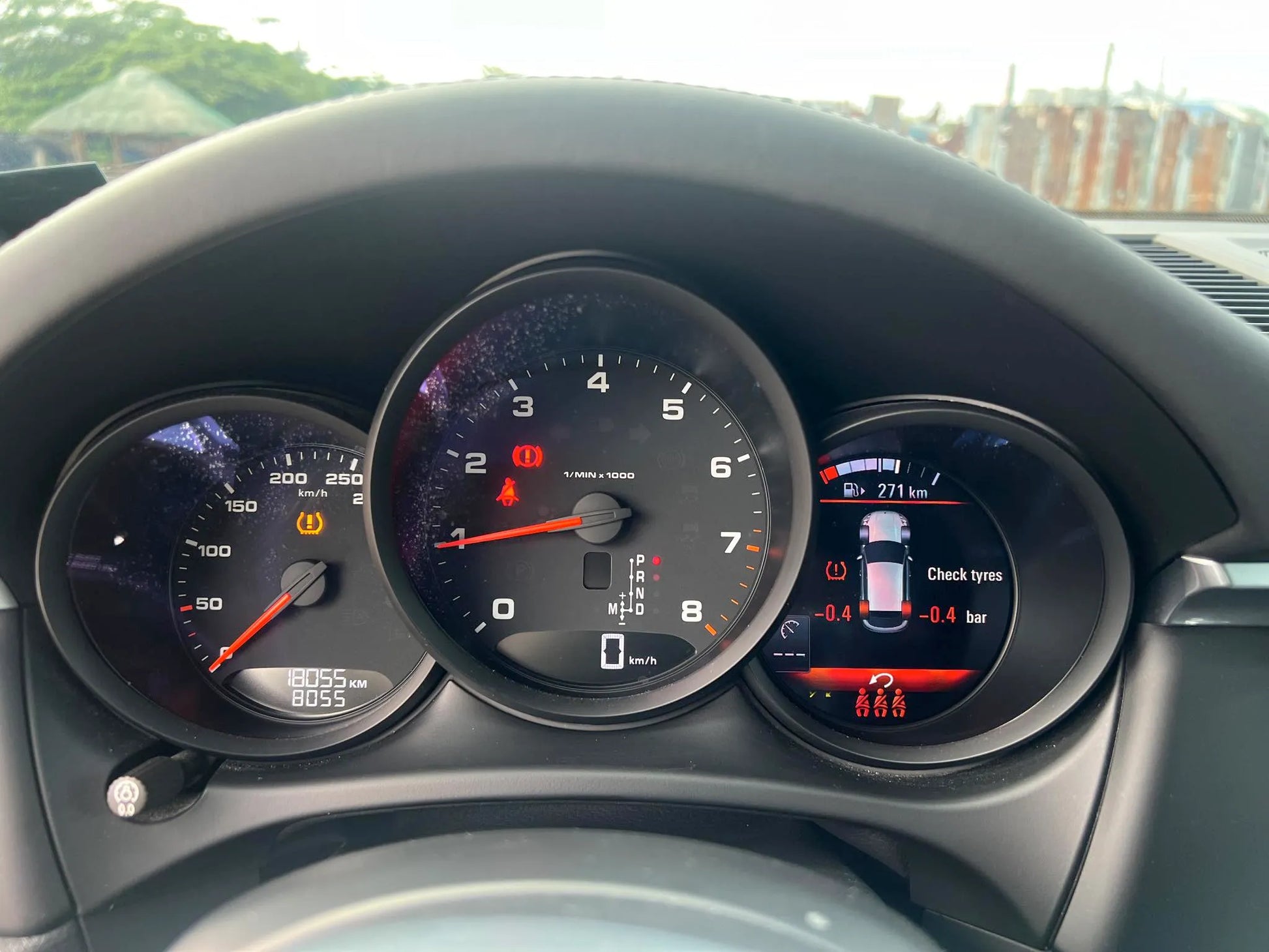 2021 PORSCHE MACAN 2.0L AUTOMATIC TRANSMISSION - Gold Aces Car Display Center