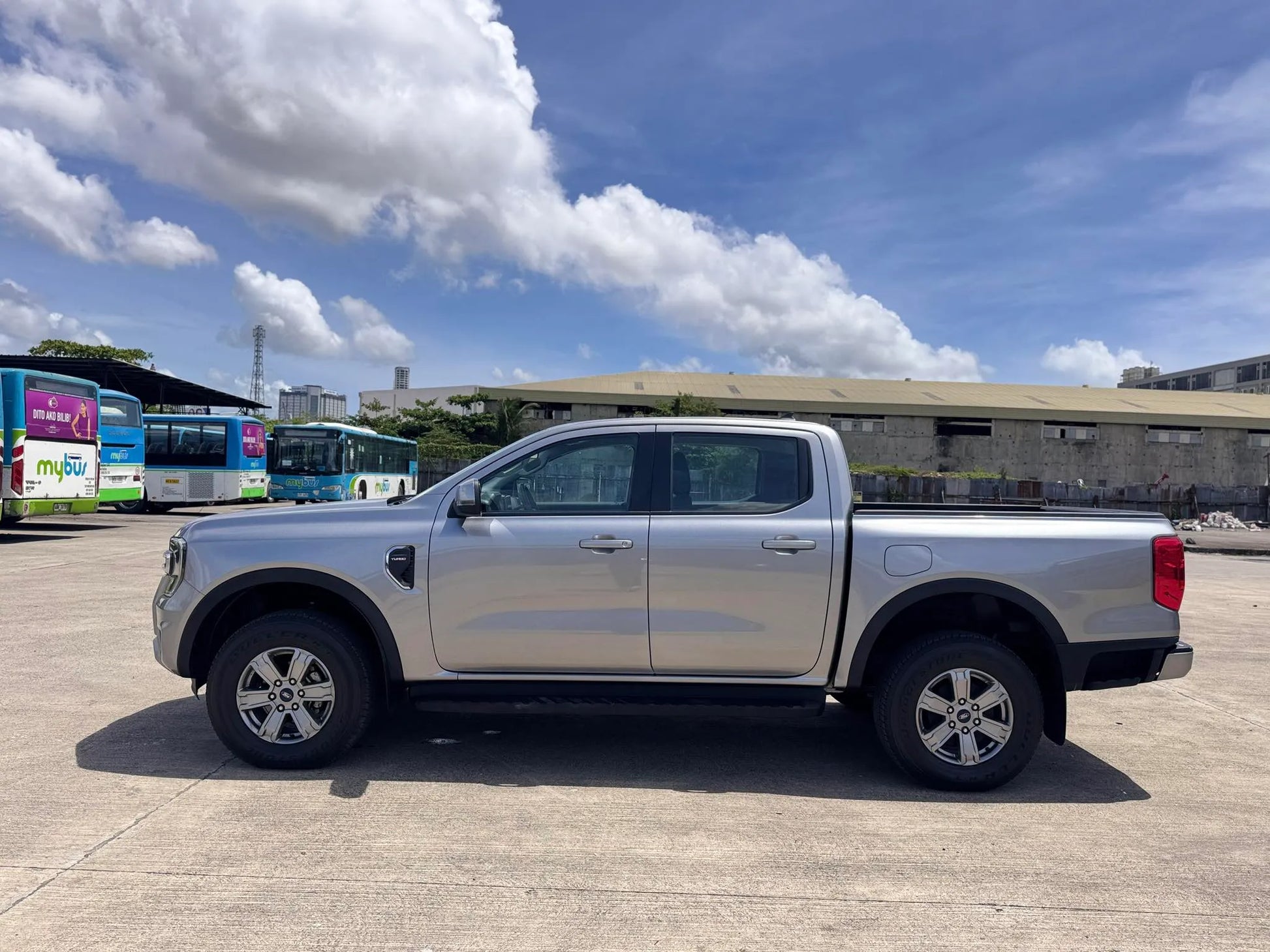 2023 FORD RANGER XLT 2.2L 4X2 AUTOMATIC TRANSMISSION (6T KMS ONLY!) - Gold Aces Car Display Center