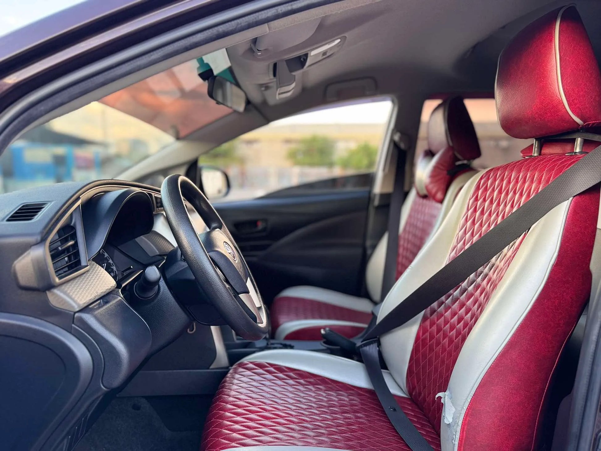2023 TOYOTA INNOVA 2.8L E AUTOMATIC TRANSMISSION - Gold Aces Car Display Center