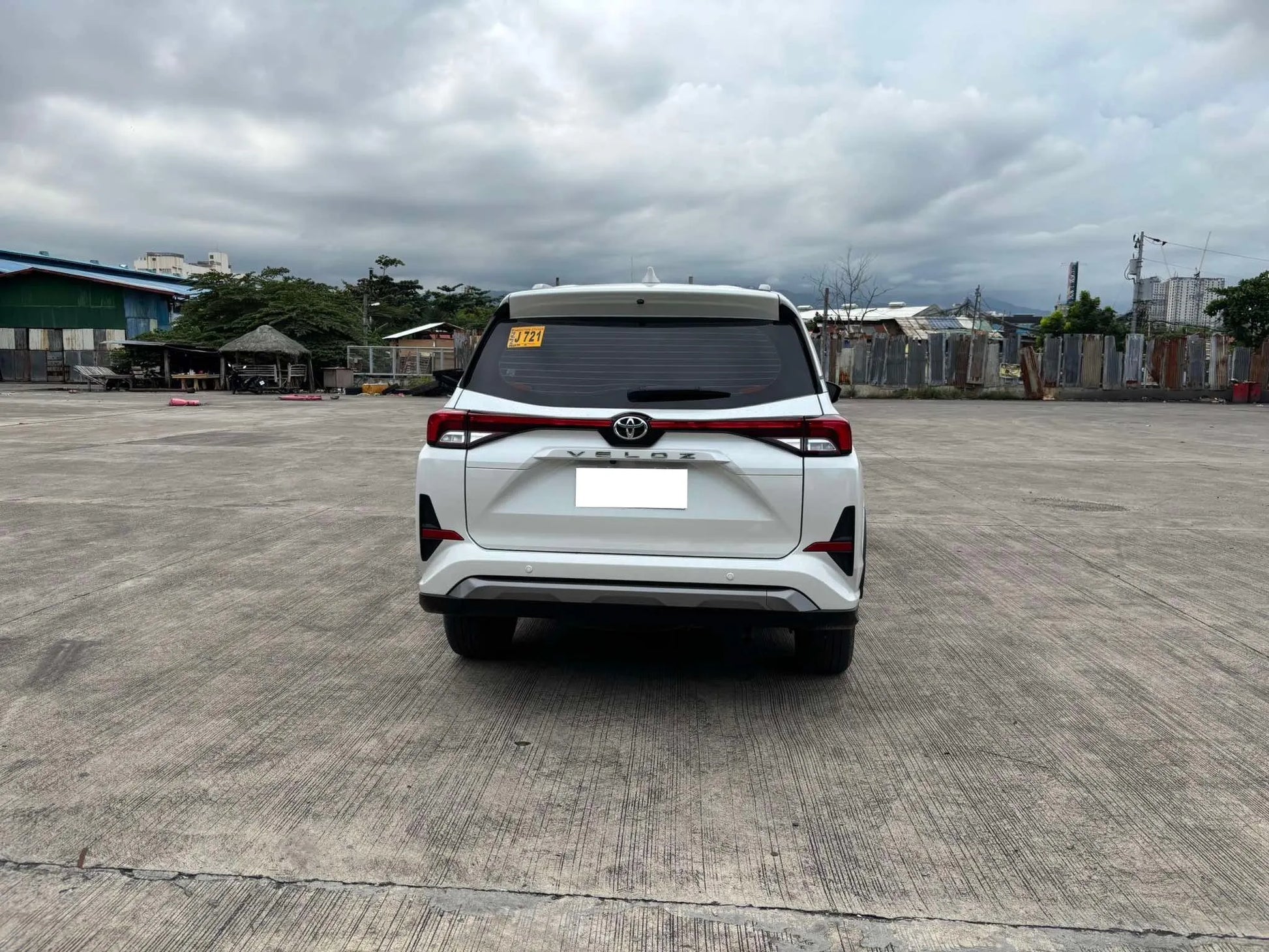 2023 TOYOTA VELOZ 1.5L CVT (11T KMS ONLY!) - Gold Aces Car Display Center