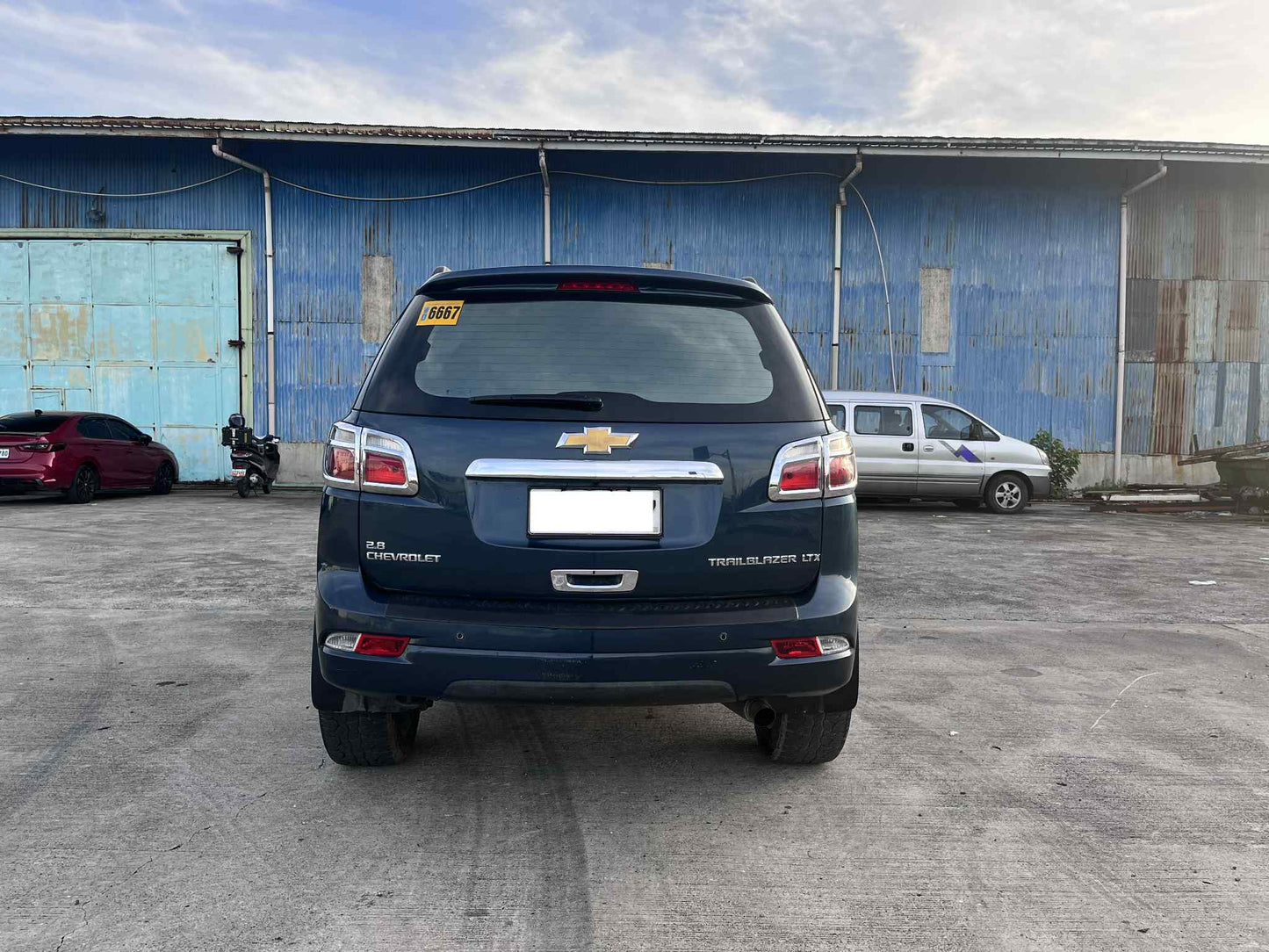 2017 CHEVROLET TRAILBLAZER 2.8L 4X2 AUTOMATIC TRANSMISSION Gold Aces Car Display Center
