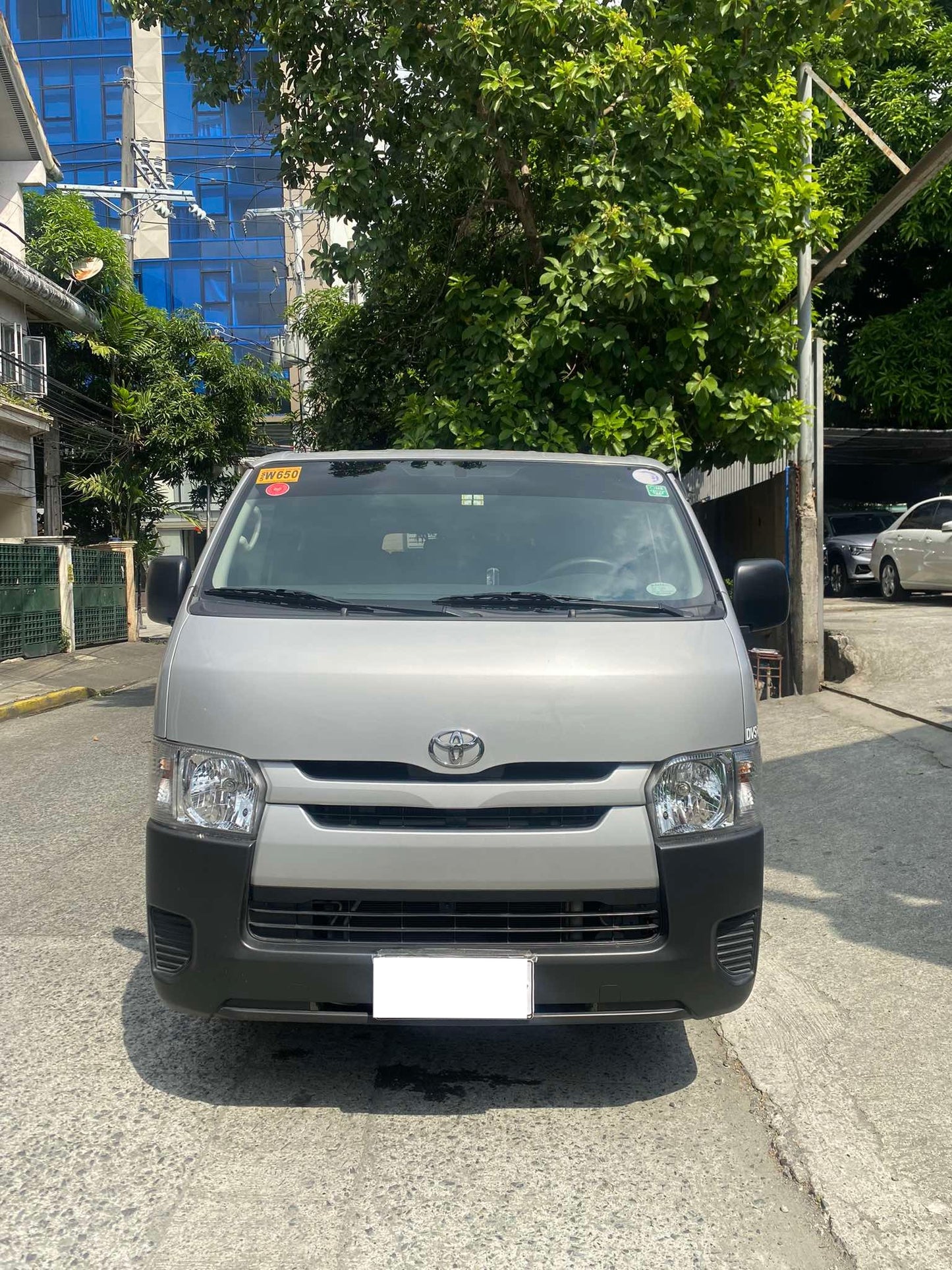 2022 TOYOTA HIACE COMMUTER 3.0L MANUAL TRANSMISSION