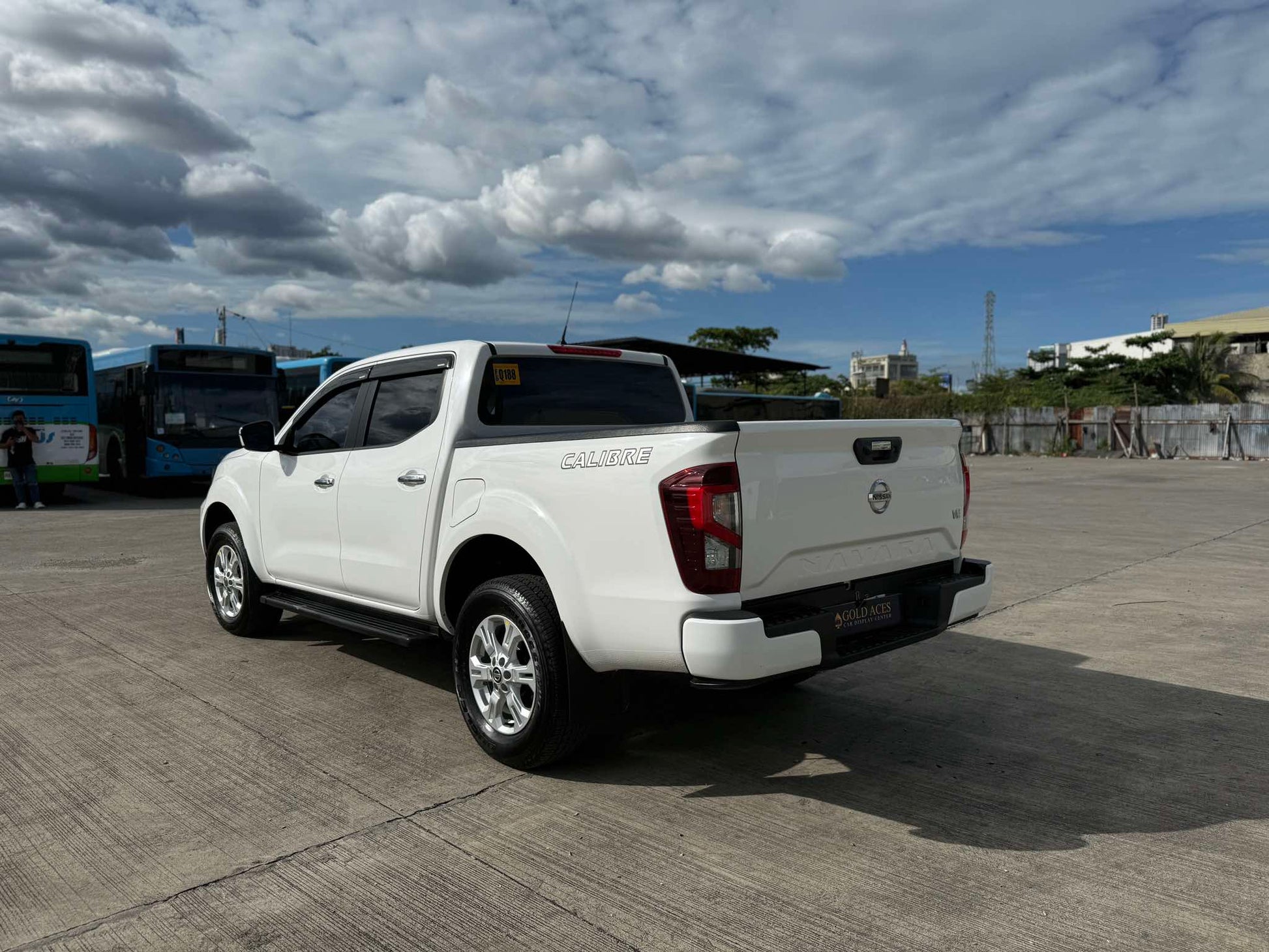 2024 NISSAN NAVARA 2.5L VE 4X2 MANUAL TRANSMISSION Gold Aces Car Display Center