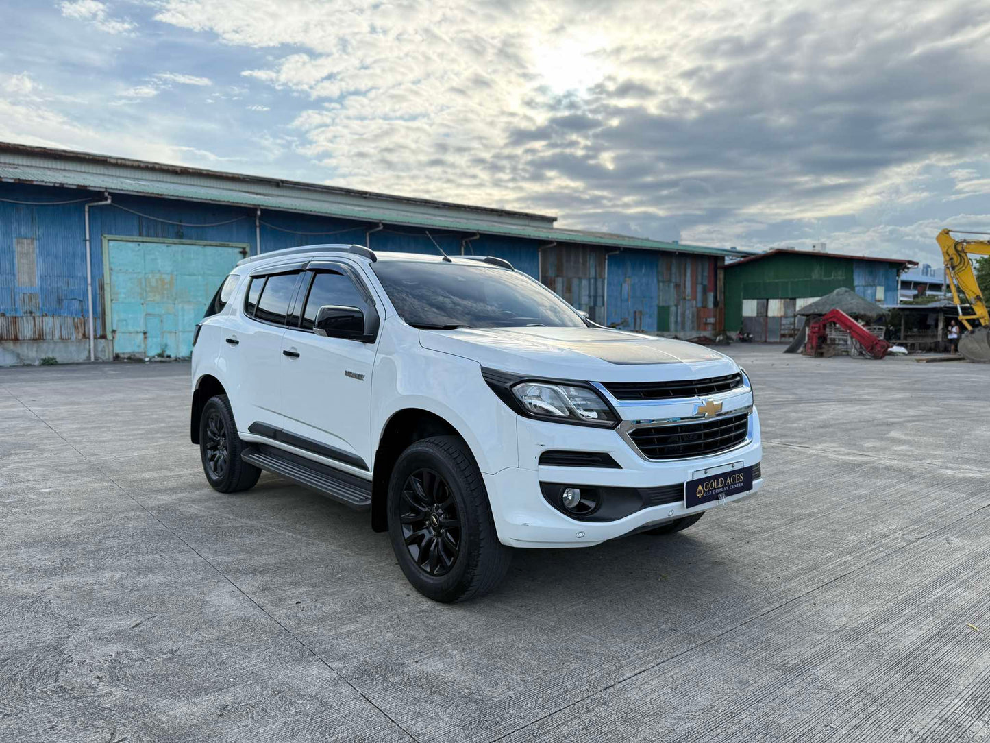 2017 CHEVROLET TRAILBLAZER 2.8L 4X4 AUTOMATIC TRANSMISSION Gold Aces Car Display Center