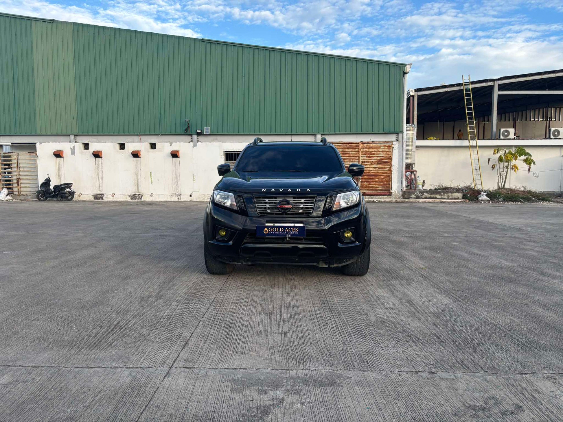 2019 NISSAN NAVARA 2.5L EL 4X2 AUTOMATIC TRANSMISSION Gold Aces Car Display Center