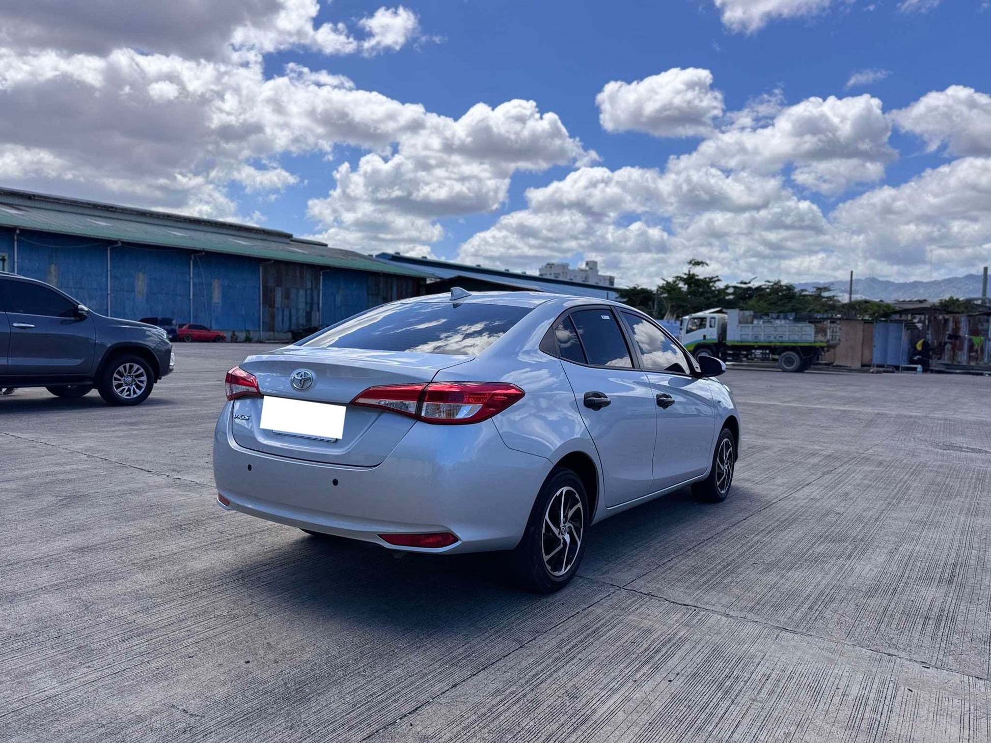 2025 TOYOTA VIOS 1.3L XLE CVT AUTOMATIC TRANSMISSION (2T KMS ONLY!) Gold Aces Car Display Center