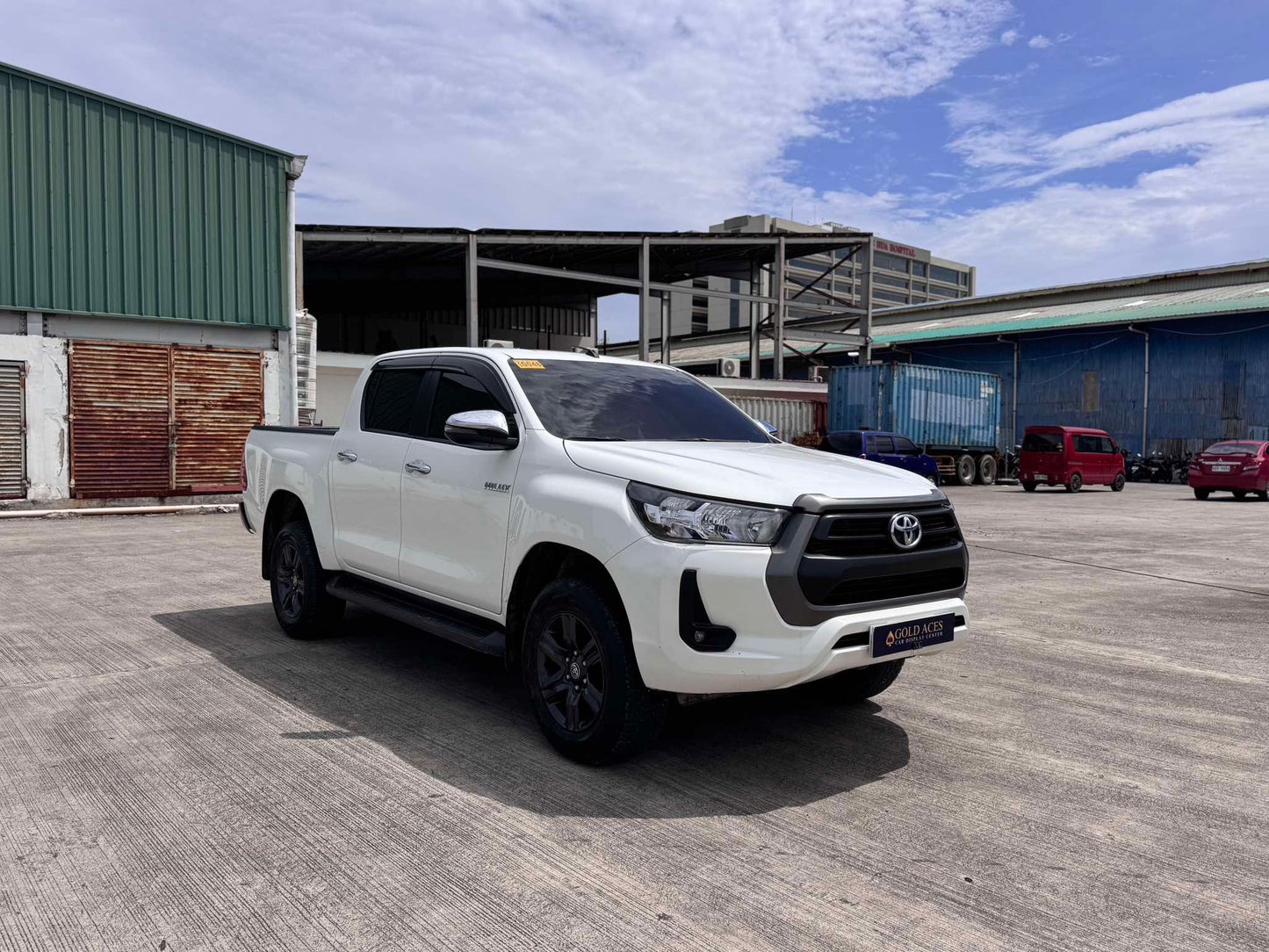 2023 TOYOTA HILUX G 2.4L MANUAL TRANSMISSION (14T KMS ONLY!) Gold Aces Car Display Center