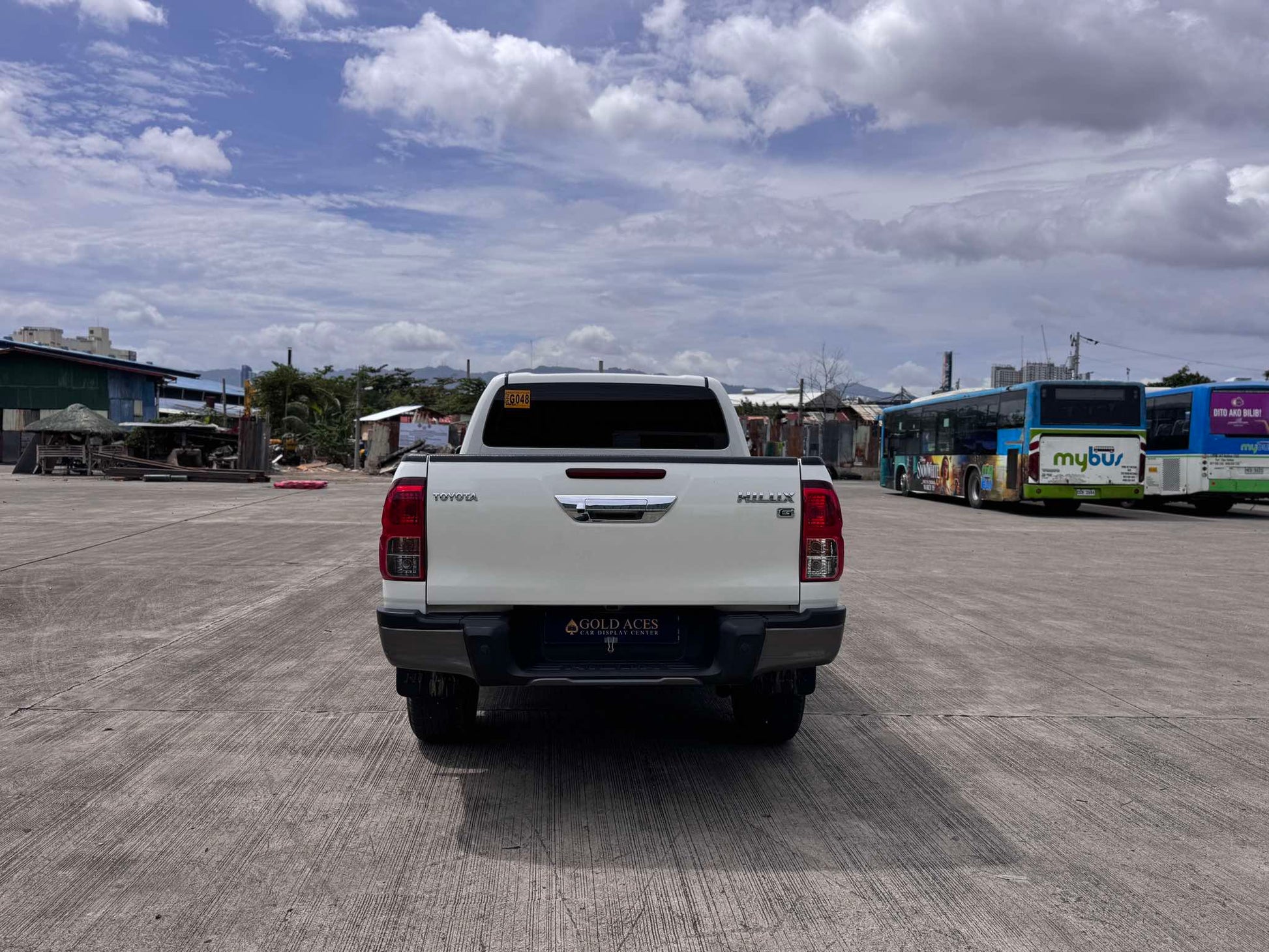 2023 TOYOTA HILUX G 2.4L MANUAL TRANSMISSION (14T KMS ONLY!) Gold Aces Car Display Center