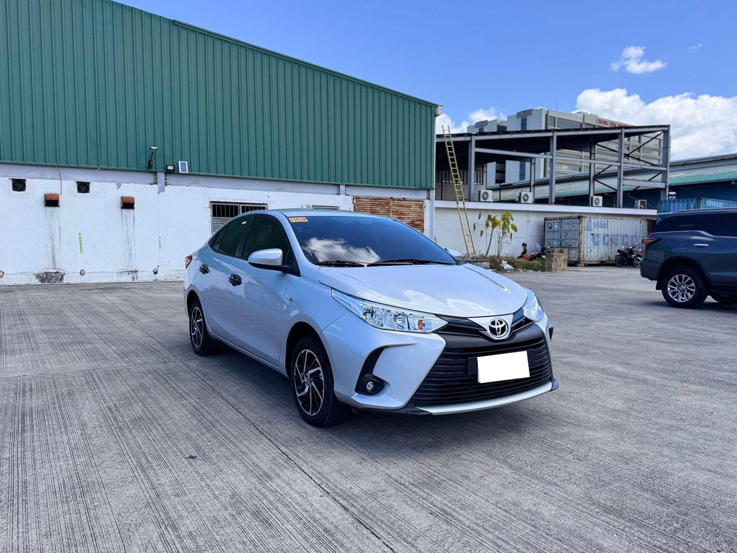 2025 TOYOTA VIOS 1.3L XLE CVT AUTOMATIC TRANSMISSION (2T KMS ONLY!) Gold Aces Car Display Center