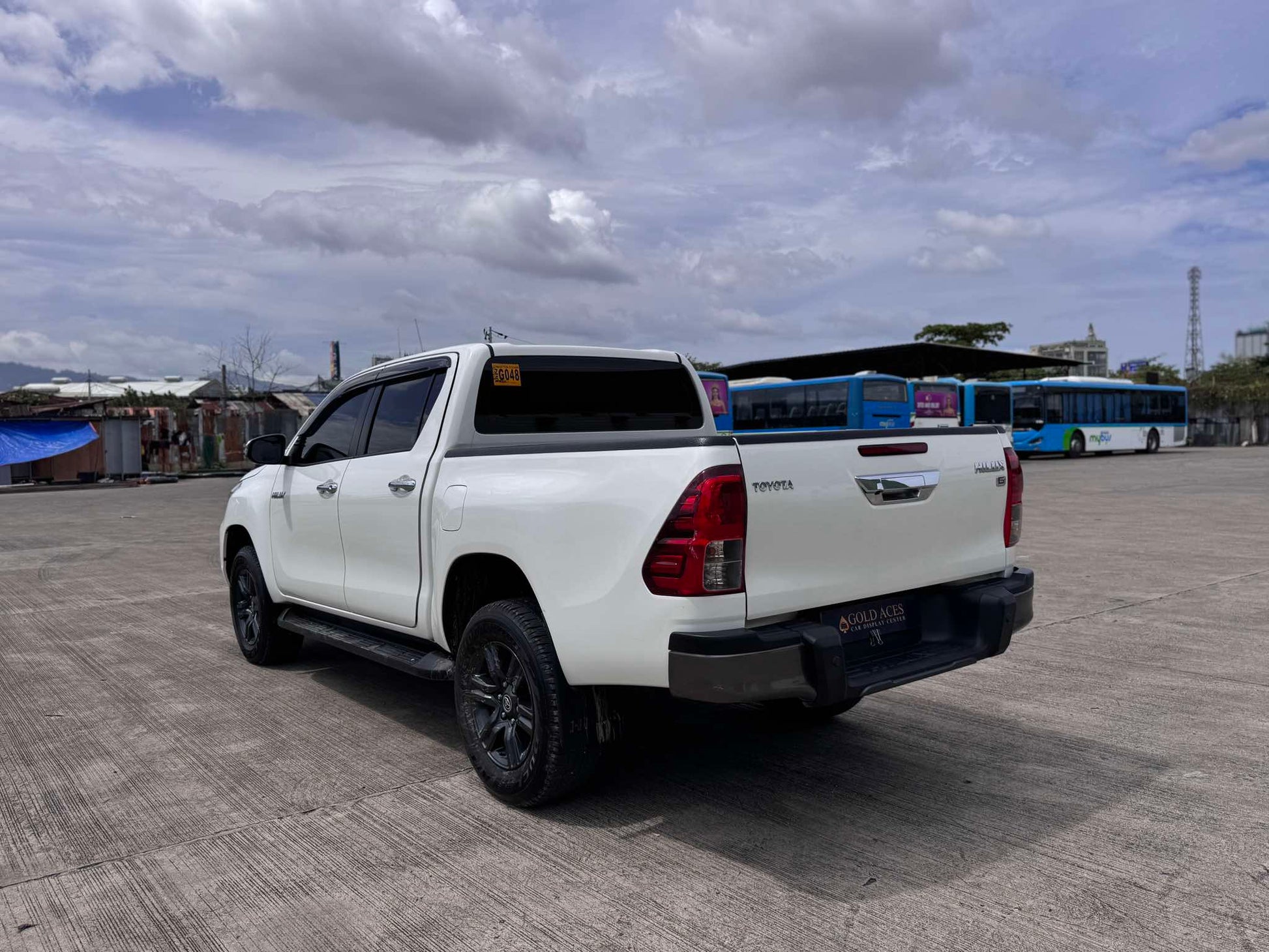 2023 TOYOTA HILUX G 2.4L MANUAL TRANSMISSION (14T KMS ONLY!) Gold Aces Car Display Center