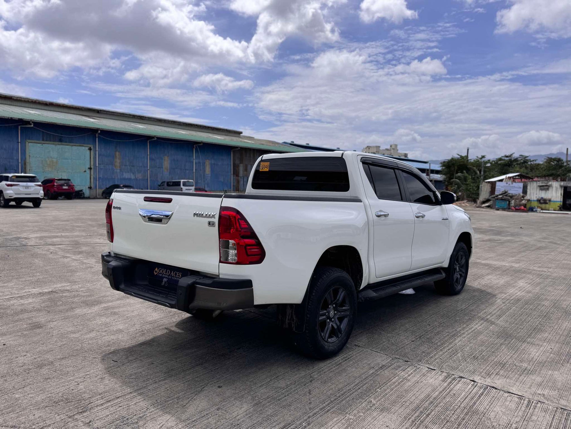 2023 TOYOTA HILUX G 2.4L MANUAL TRANSMISSION (14T KMS ONLY!) Gold Aces Car Display Center