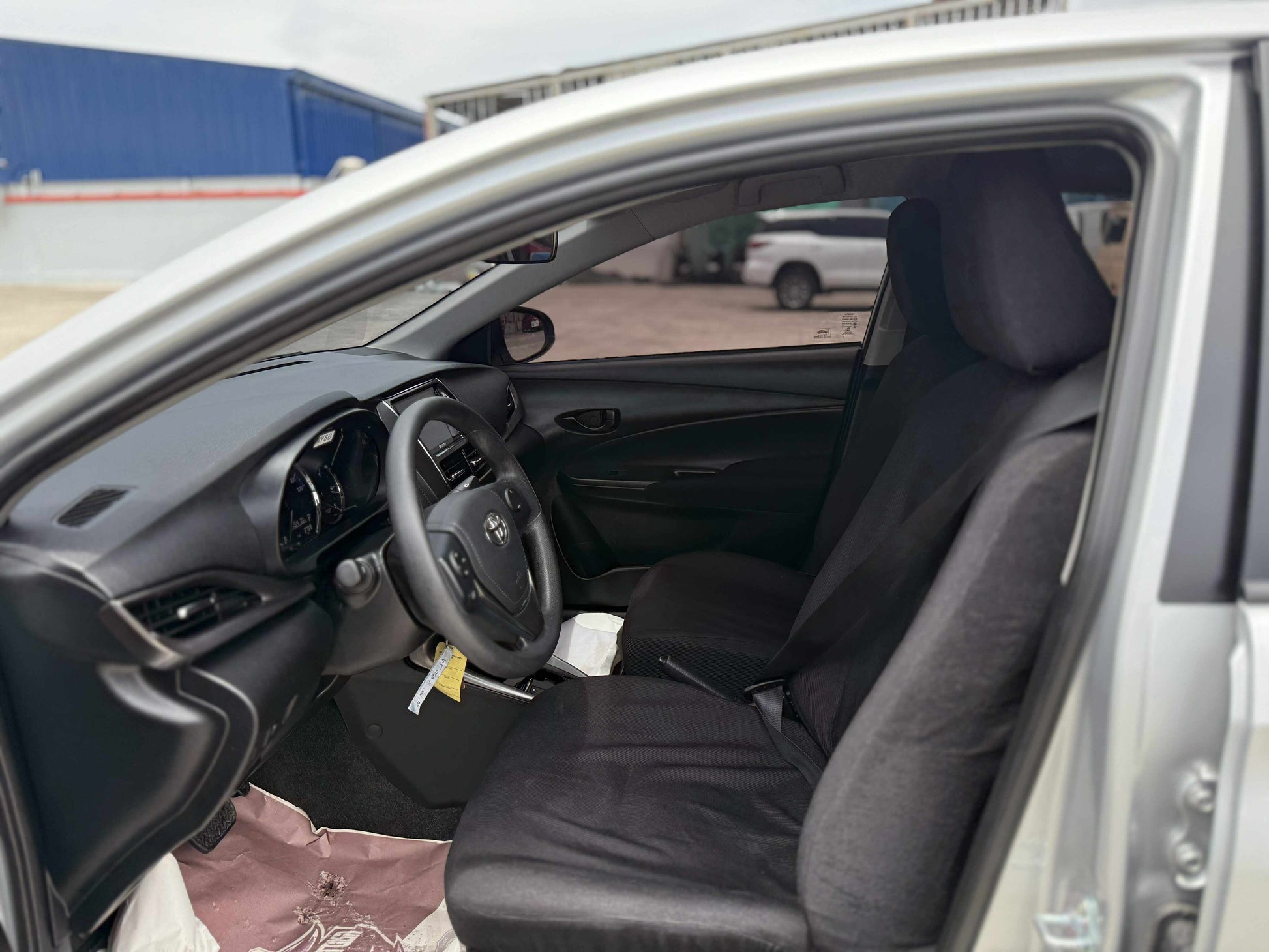 2025 TOYOTA VIOS 1.3L XLE AUTOMATIC TRANSMISSION (2TKMS ONLY!) Gold Aces Car Display Center