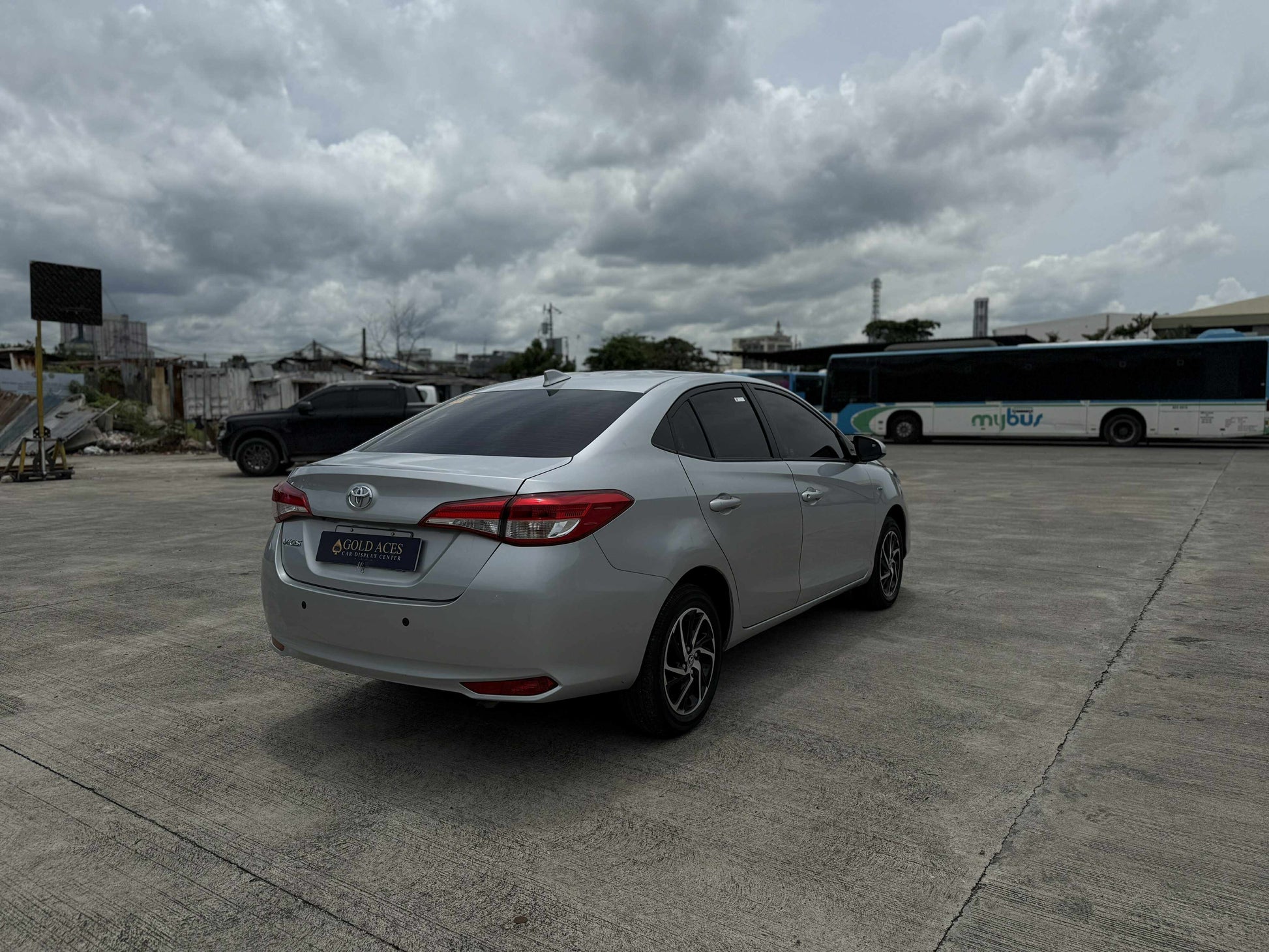 2025 TOYOTA VIOS 1.3L XLE AUTOMATIC TRANSMISSION (2TKMS ONLY!) Gold Aces Car Display Center