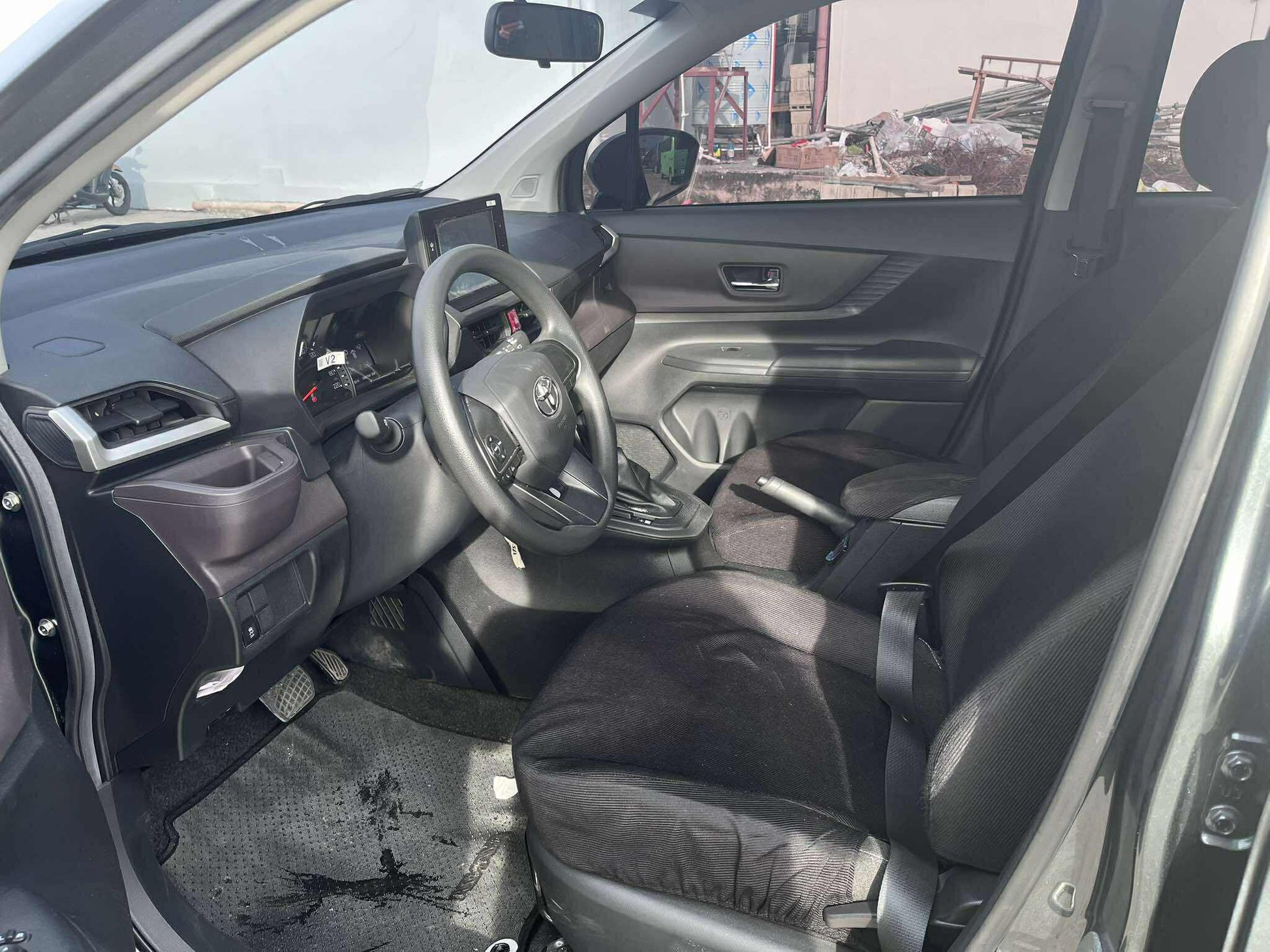 2025 TOYOTA AVANZA 1.3L E AUTOMATIC TRANSMISSION Gold Aces Car Display Center