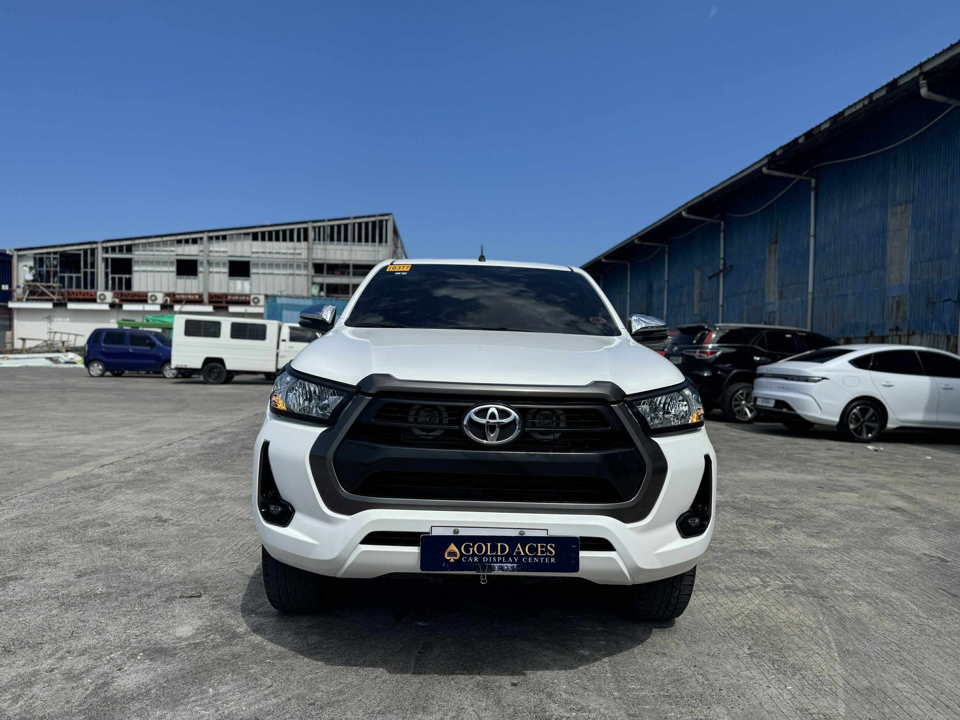 2023 TOYOTA HILUX G 2.5L AUTOMATIC TRANSMISSION Gold Aces Car Display Center