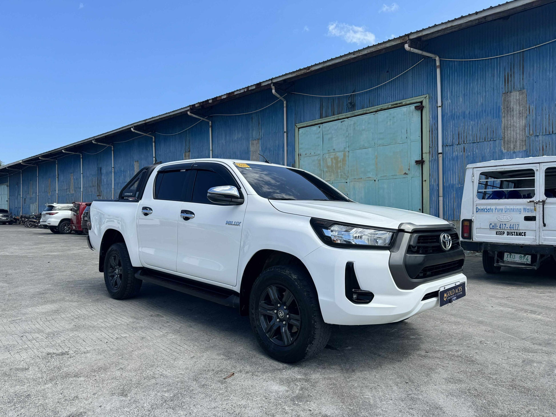 2023 TOYOTA HILUX G 2.5L AUTOMATIC TRANSMISSION Gold Aces Car Display Center