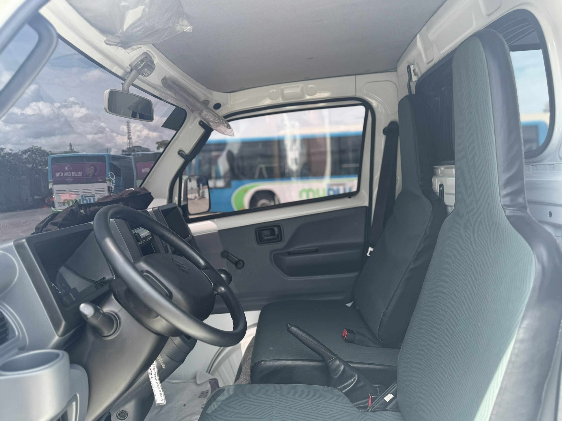 2022 SUZUKI CARRY CAB 1.5L MANUAL TRANSMISSION Gold Aces Car Display Center