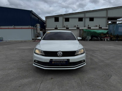 2016 VOLKSWAGEN JETTA 1.6L DSL MANUAL TRANSMISSION Gold Aces Car Display Center