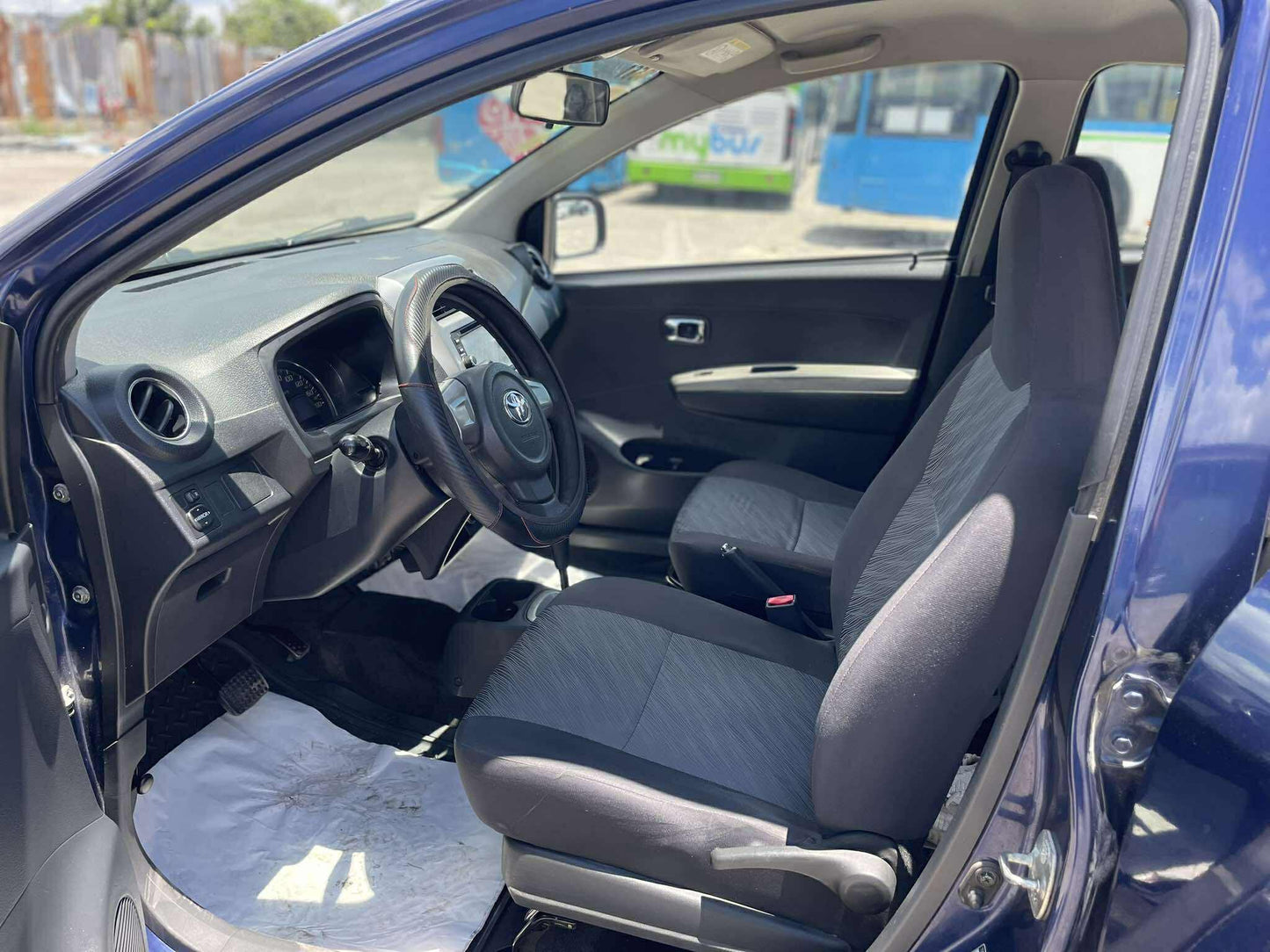 2015 TOYOTA WIGO G 1.0L AUTOMATIC TRANSMISSION Gold Aces Car Display Center