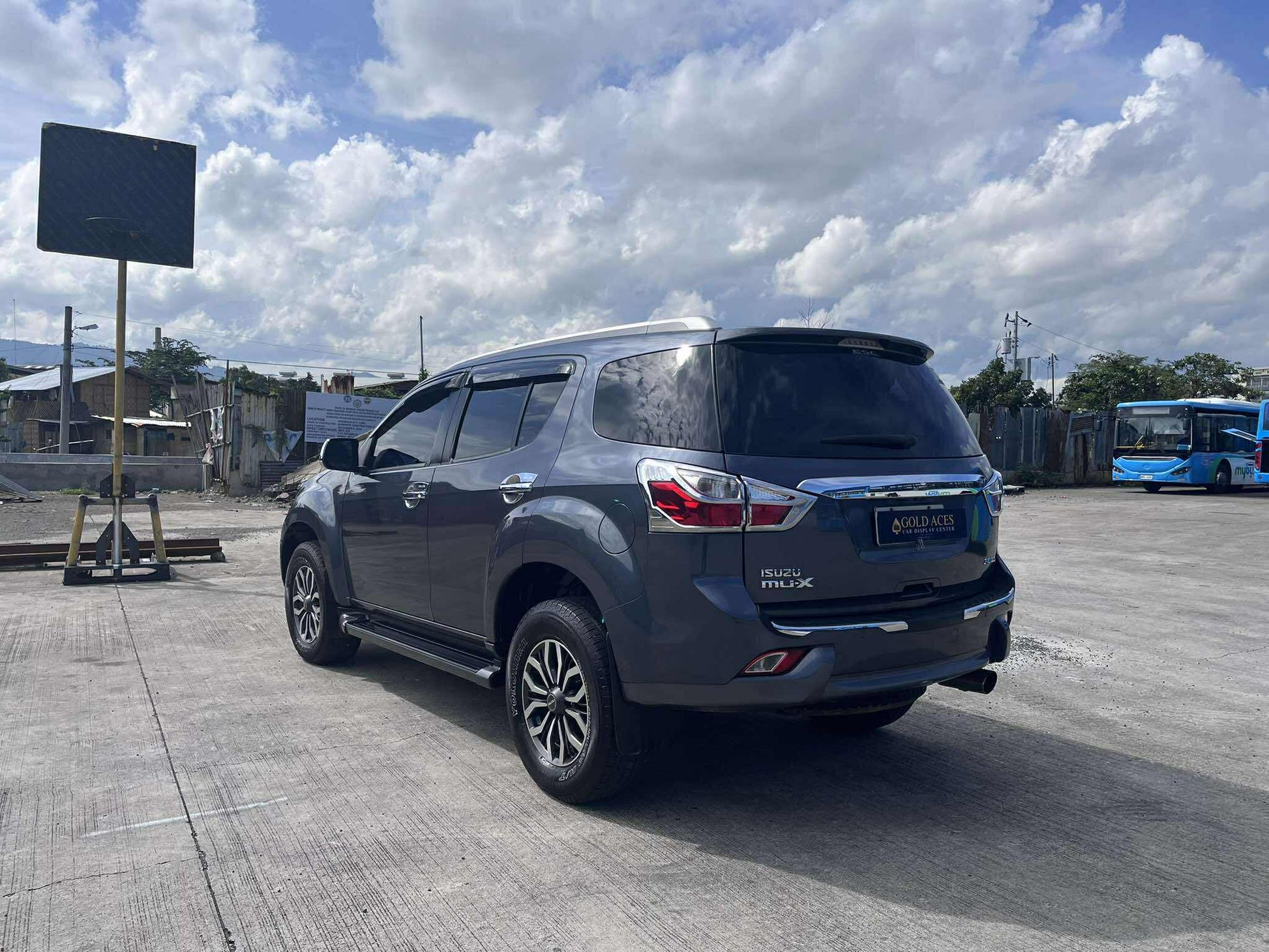 2017 ISUZU MUX LS 3.0L AUTOMATIC TRANSMISSION Gold Aces Car Display Center