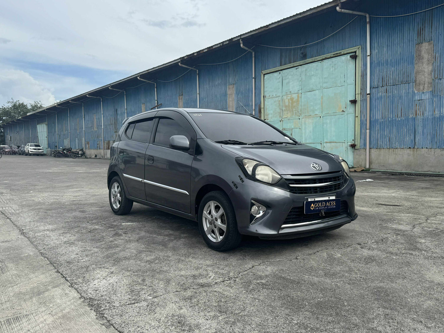 2015 TOYOTA WIGO G 1.0L AUTOMATIC TRANSMISSION Gold Aces Car Display Center