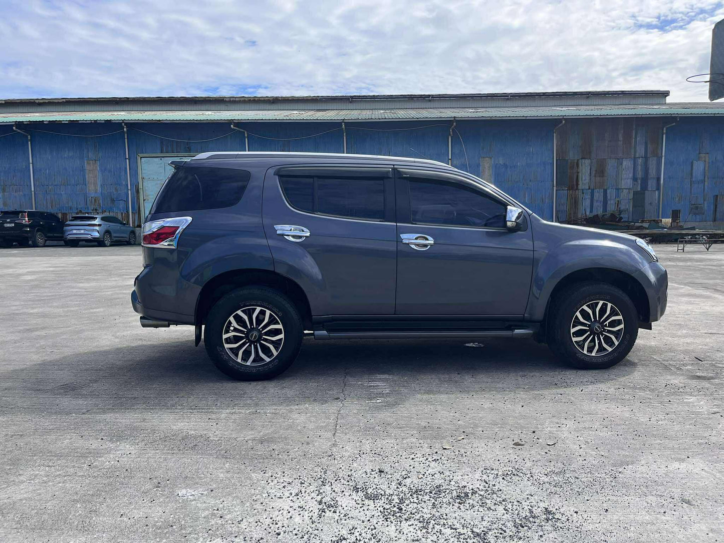 2017 ISUZU MUX LS 3.0L AUTOMATIC TRANSMISSION Gold Aces Car Display Center