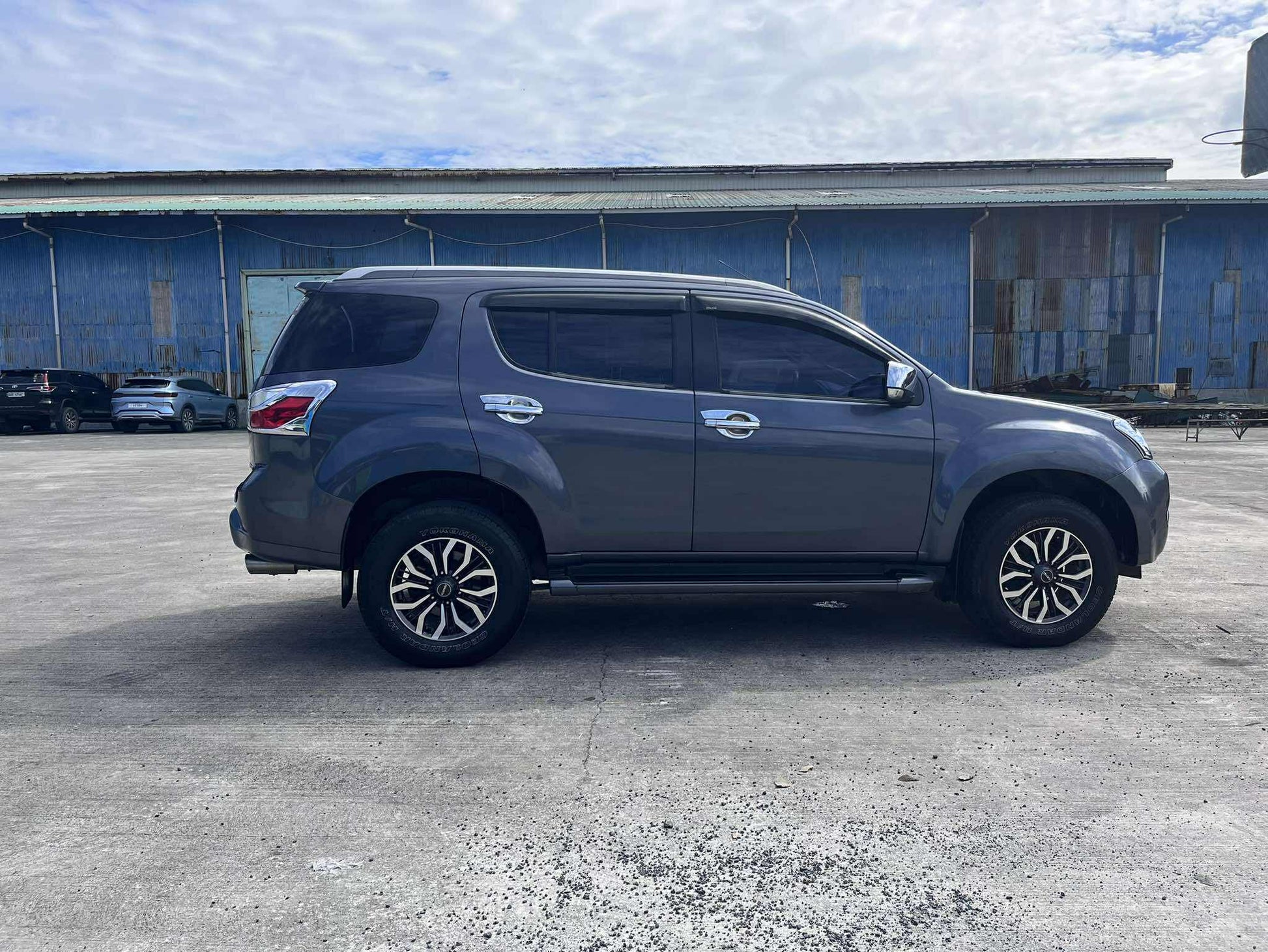 2017 ISUZU MUX LS 3.0L AUTOMATIC TRANSMISSION Gold Aces Car Display Center