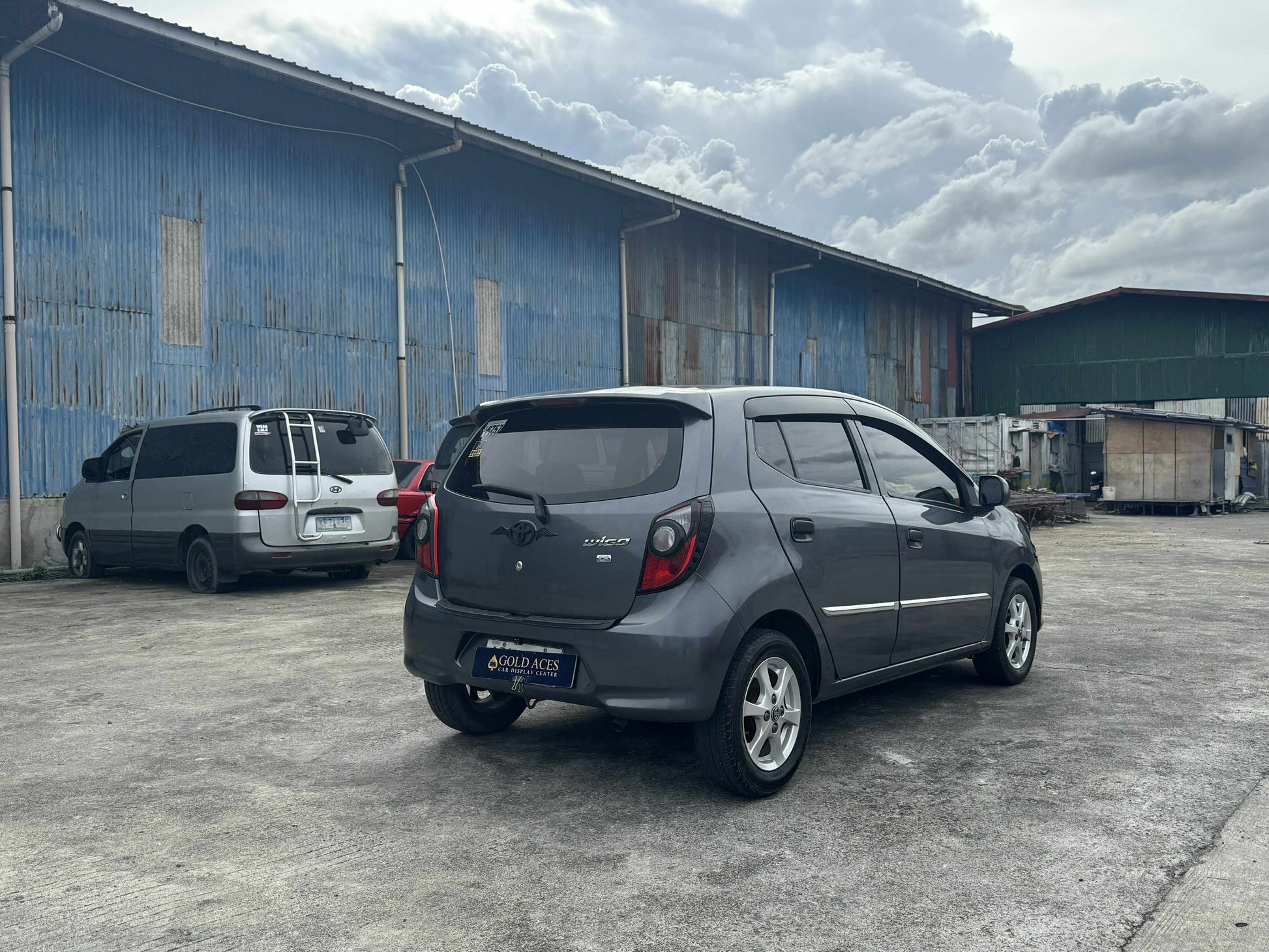 2015 TOYOTA WIGO G 1.0L AUTOMATIC TRANSMISSION Gold Aces Car Display Center