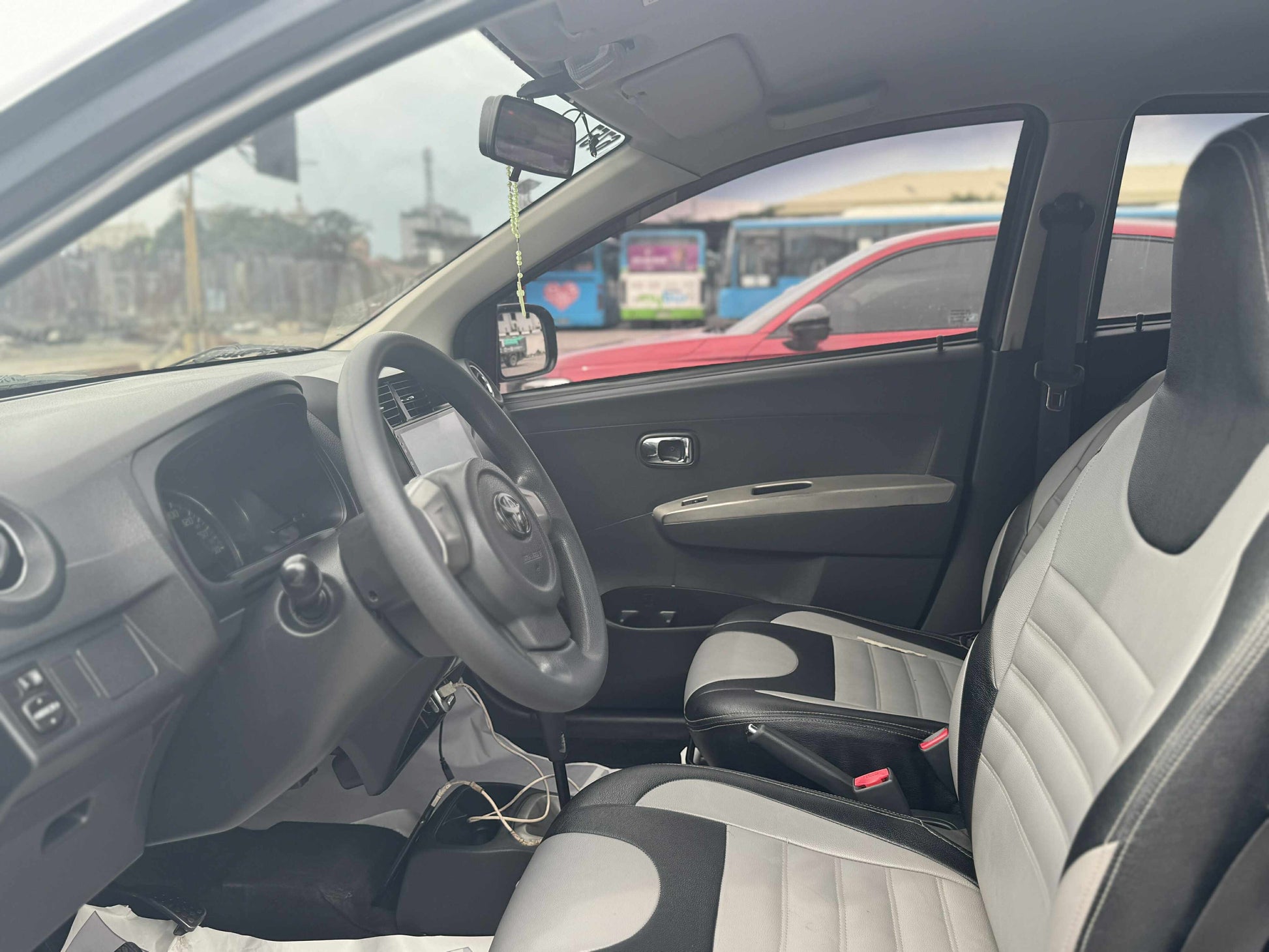 2015 TOYOTA WIGO G 1.0L AUTOMATIC TRANSMISSION Gold Aces Car Display Center