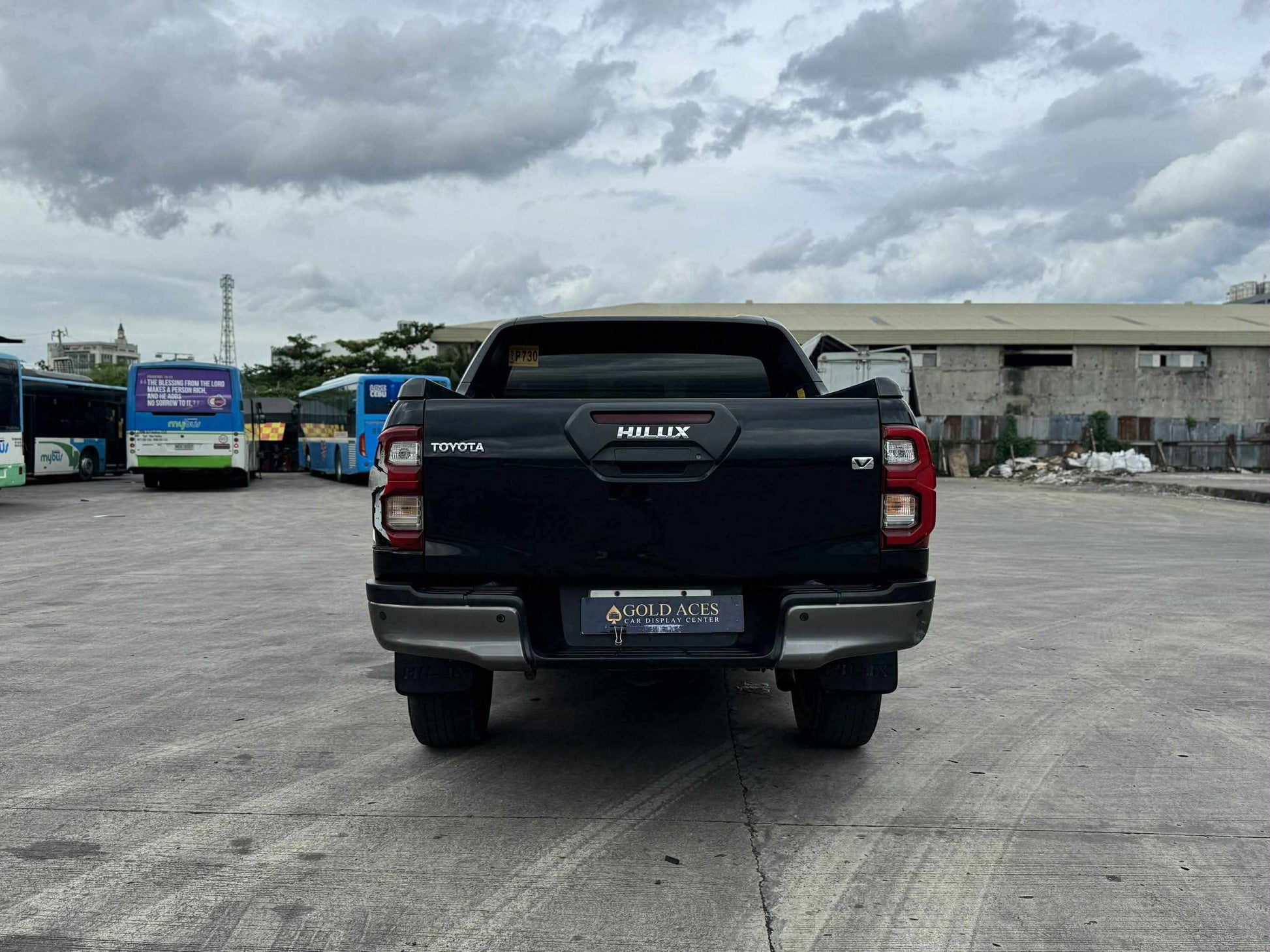 2022 TOYOTA HILUX 2.4L 4X2 CONQUEST MANUAL TRANSMISSION Gold Aces Car Display Center