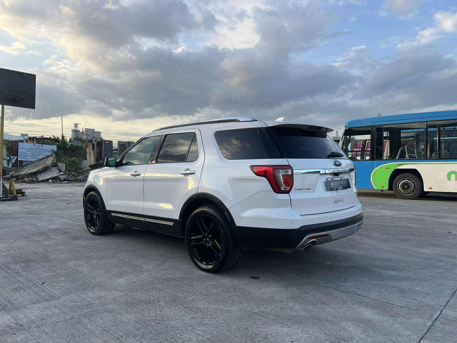 2016 FORD EXPLORER 2.3L AUTOMATIC TRANSMISSION (52T KMS ONLY!) Gold Aces Car Display Center