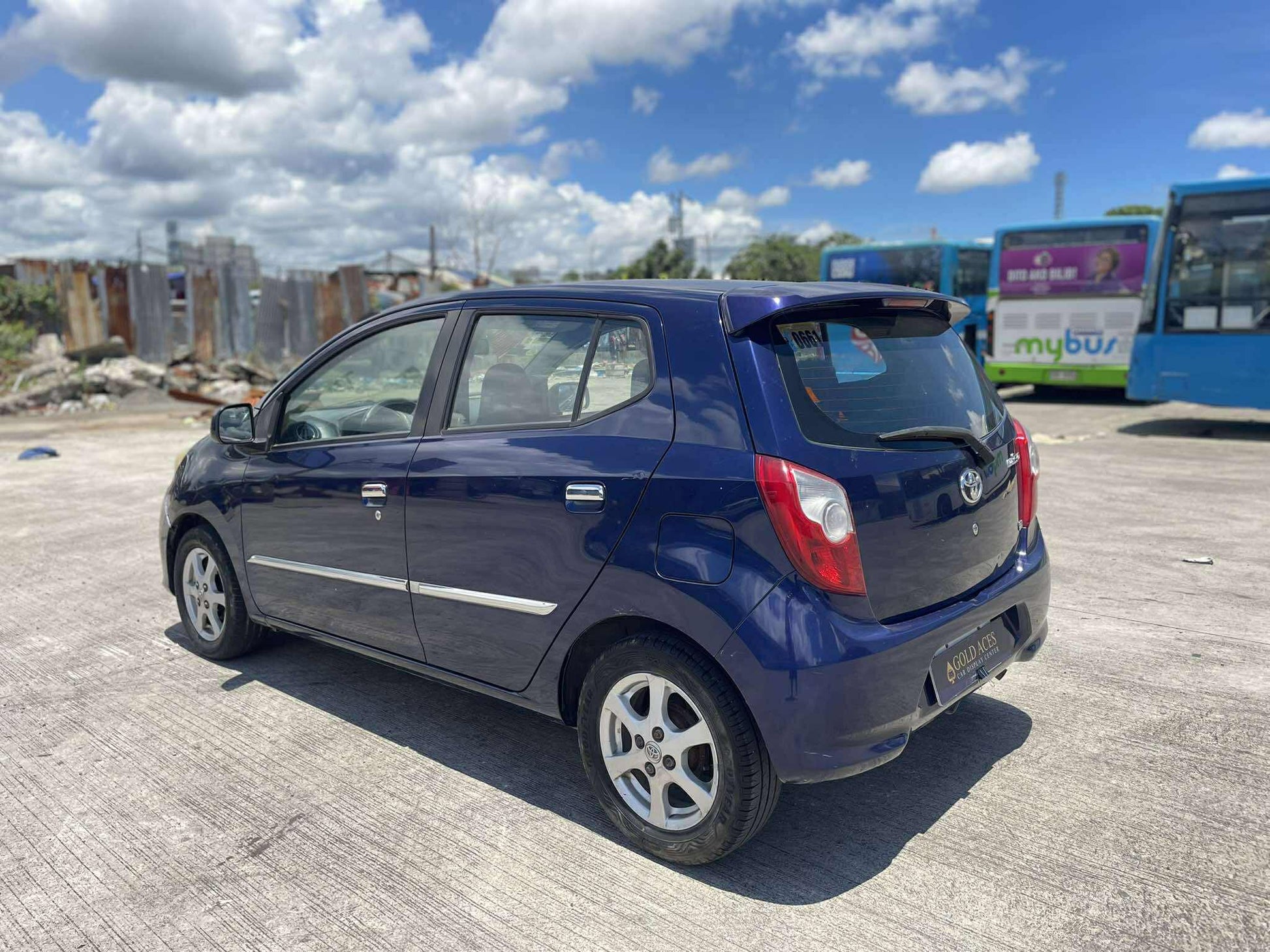2015 TOYOTA WIGO G 1.0L AUTOMATIC TRANSMISSION Gold Aces Car Display Center