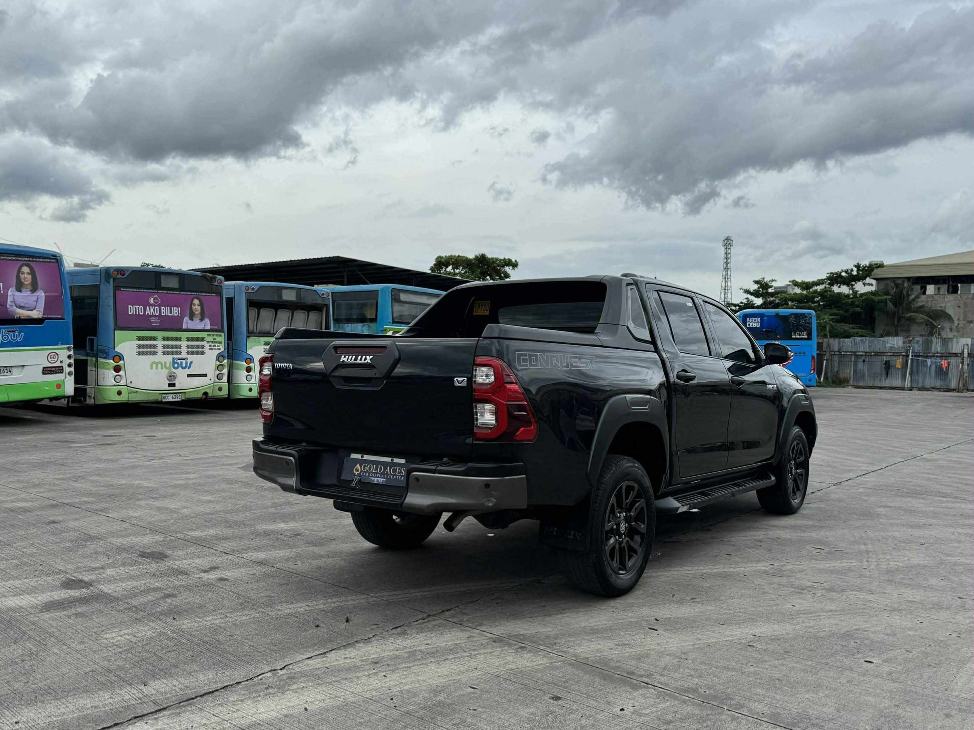 2022 TOYOTA HILUX 2.4L 4X2 CONQUEST MANUAL TRANSMISSION Gold Aces Car Display Center