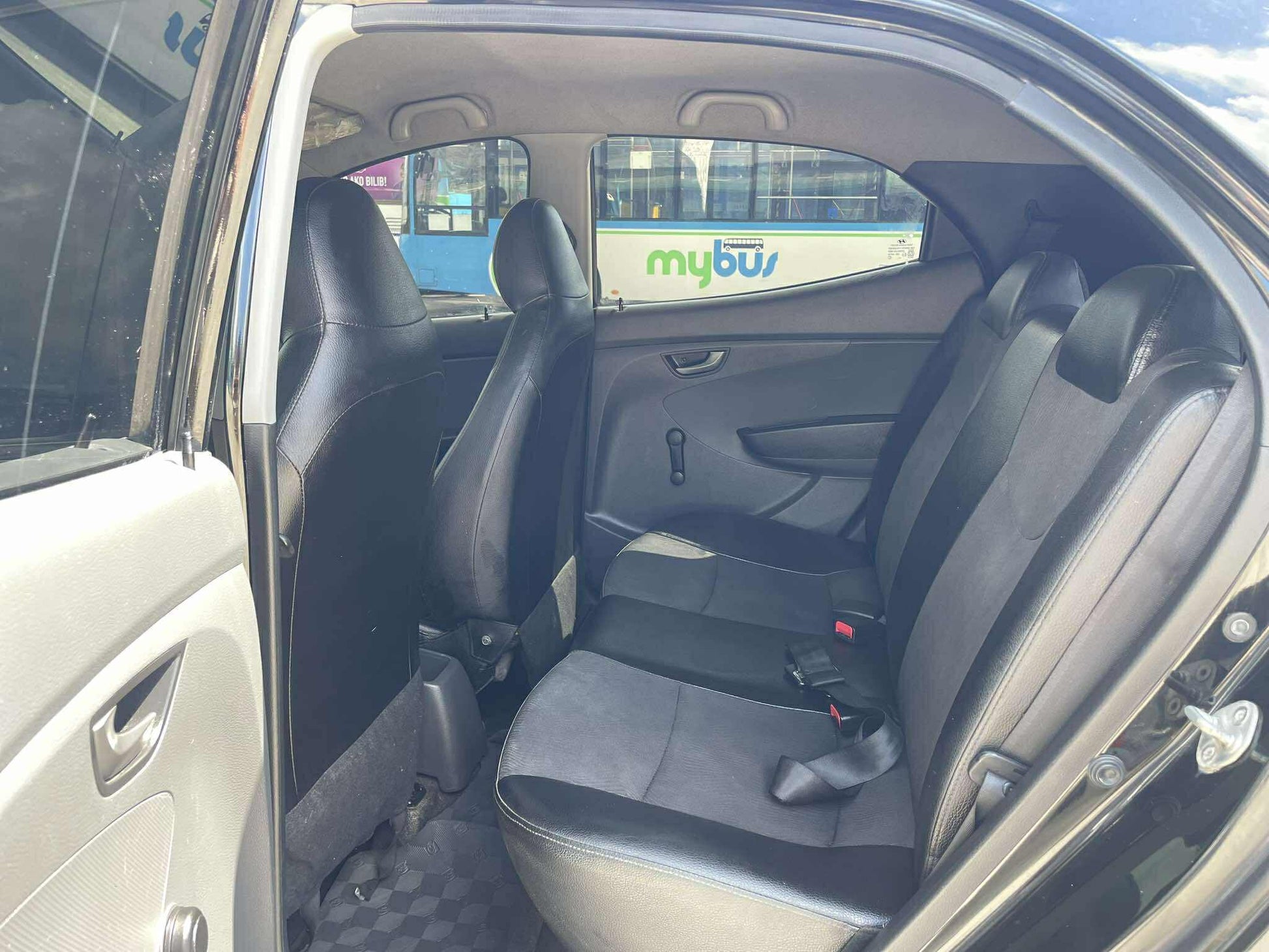 2017 HYUNDAI EON GLX 0.8L MANUAL TRANSMISION Gold Aces Car Display Center