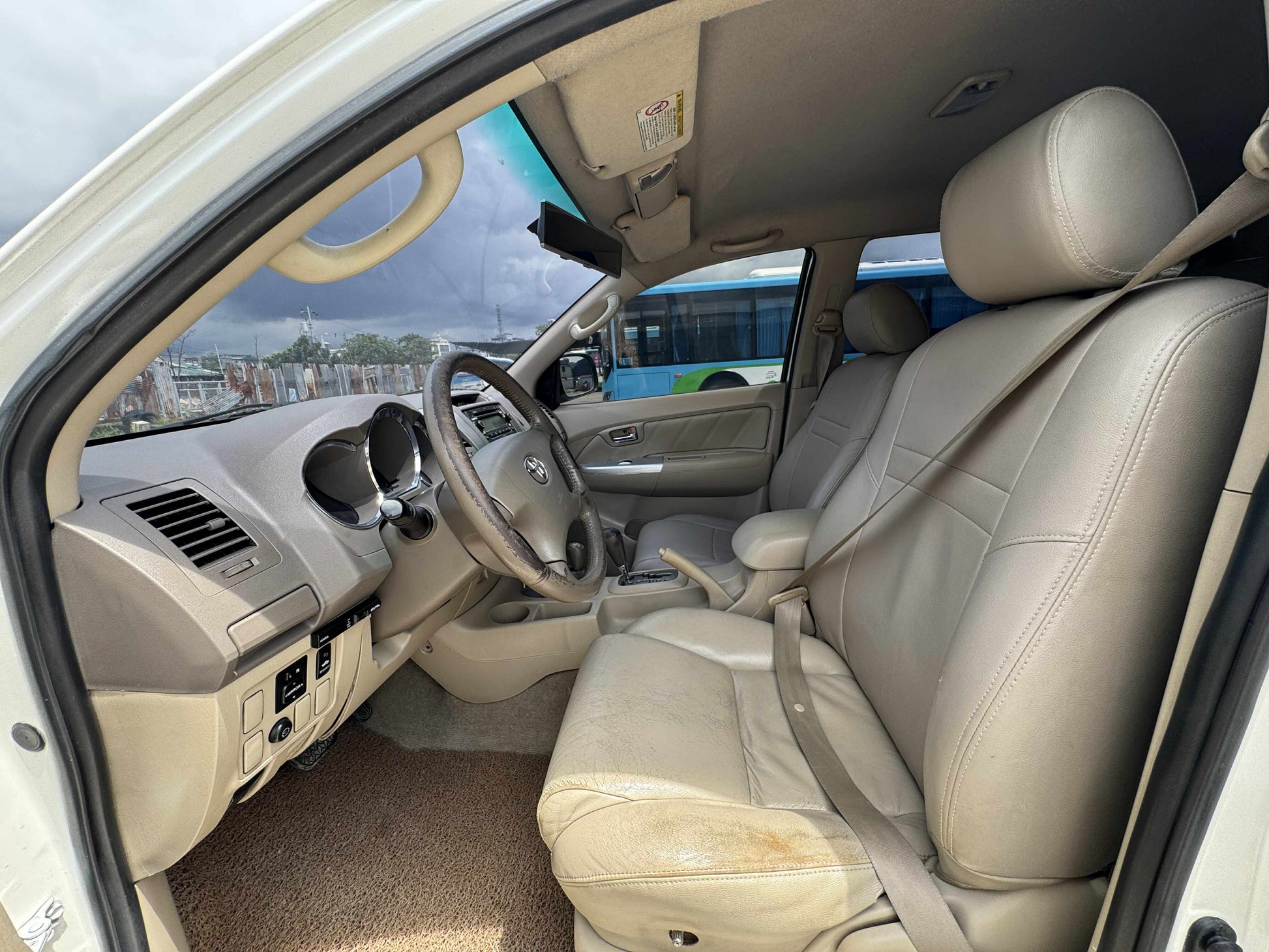 2007 TOYOTA FORTUNER 3.0L 4X4 AUTOMATIC TRANSMISSION Gold Aces Car Display Center