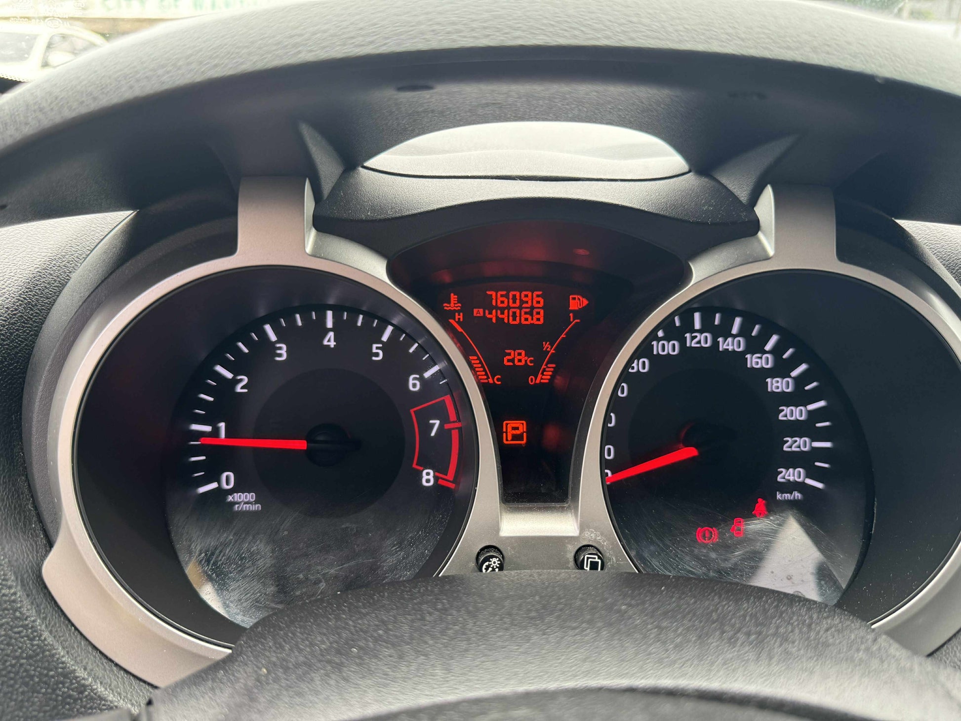 2016 NISSAN JUKE 1.5L AUTOMATIC TRANSMISSION Gold Aces Car Display Center