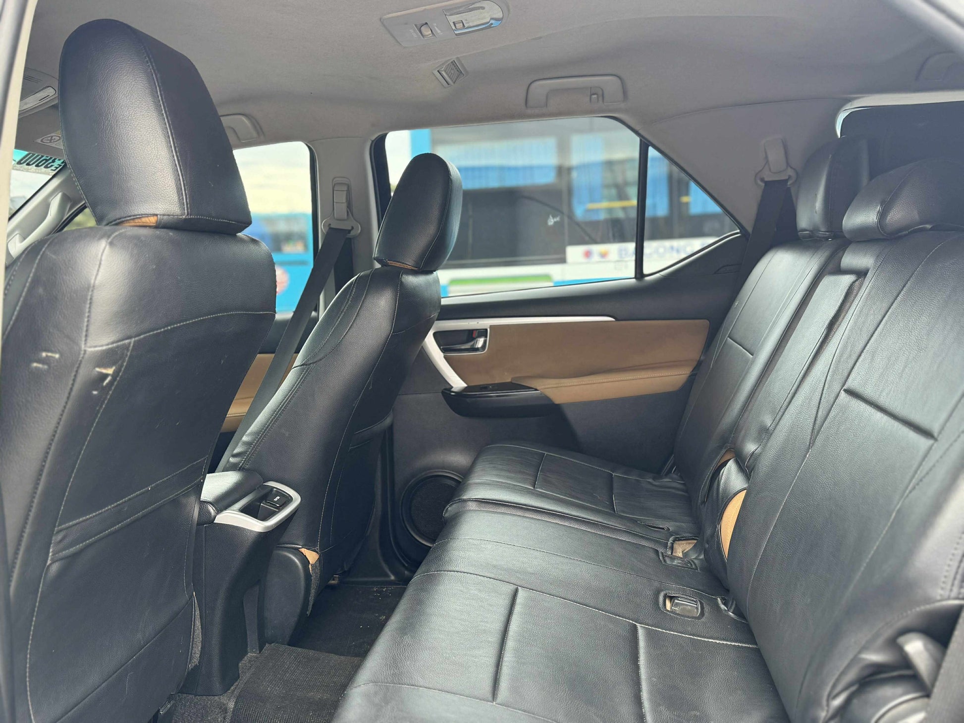 2016 TOYOTA FORTUNER 2.4L G 4X2 AUTOMATIC TRANSMISSION Gold Aces Car Display Center